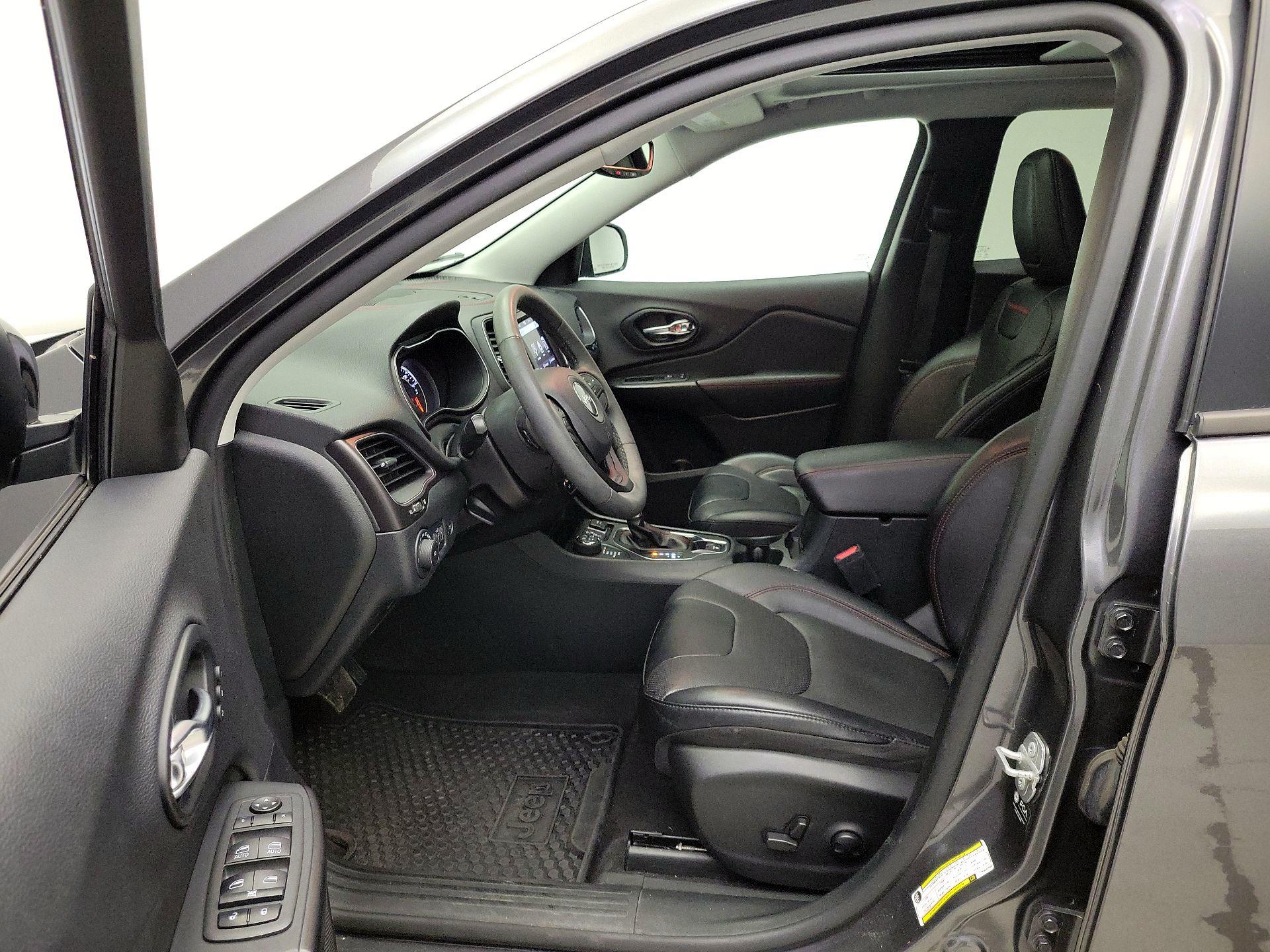 Thumbnail: 2022 Jeep Cherokee - 11