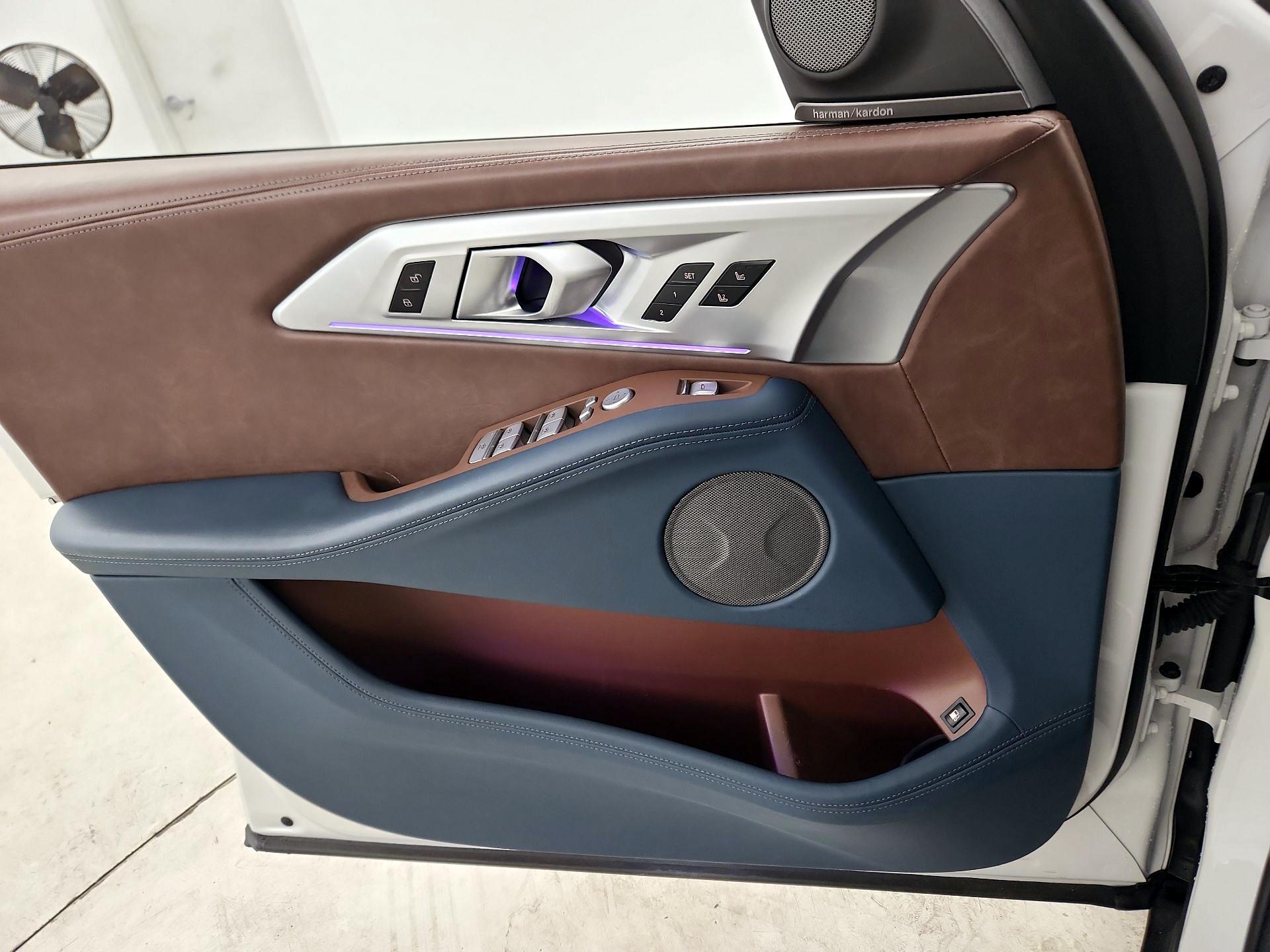 Thumbnail: 2023 BMW XM - 12