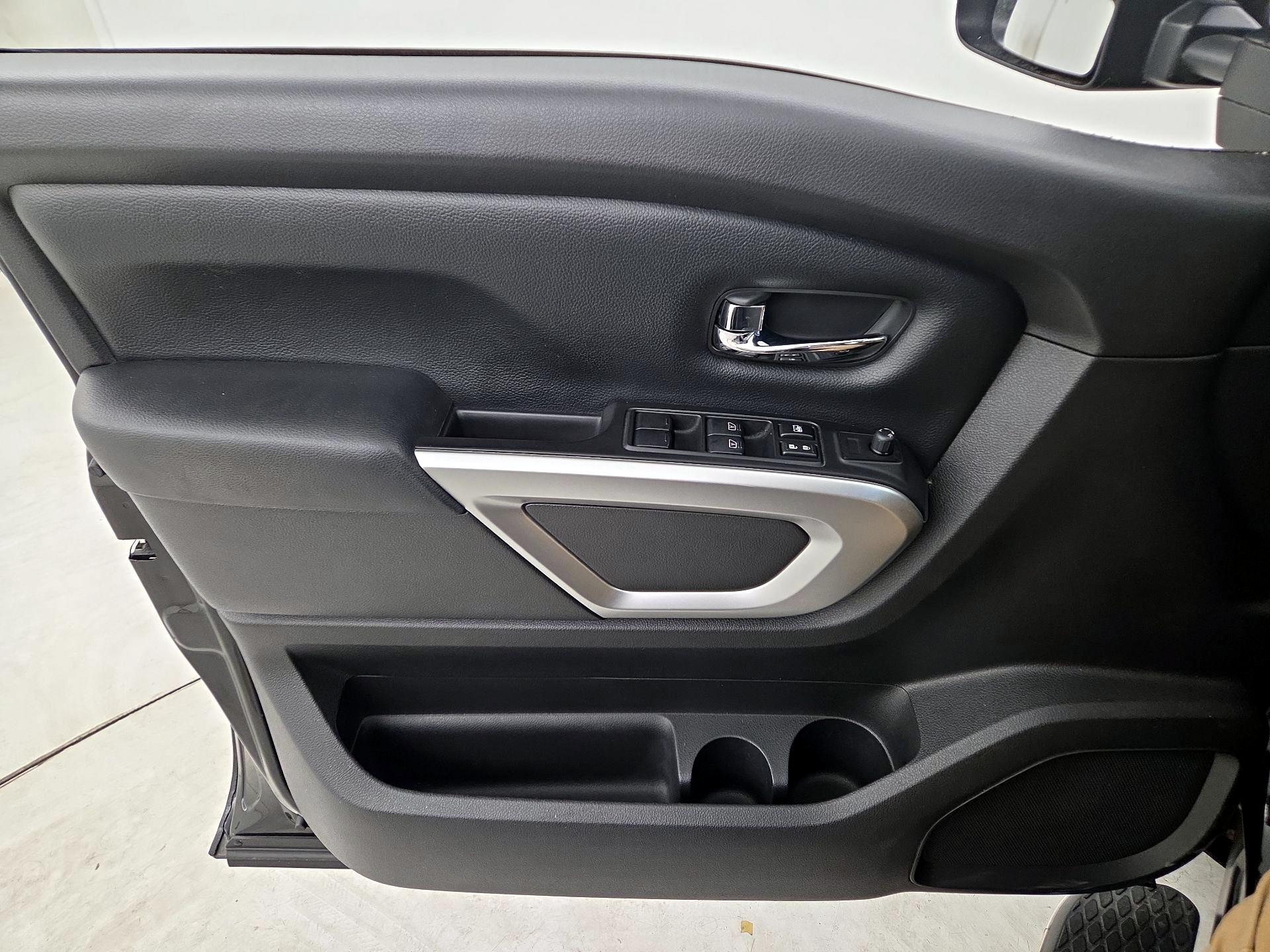 Thumbnail: 2017 Nissan Titan - 12