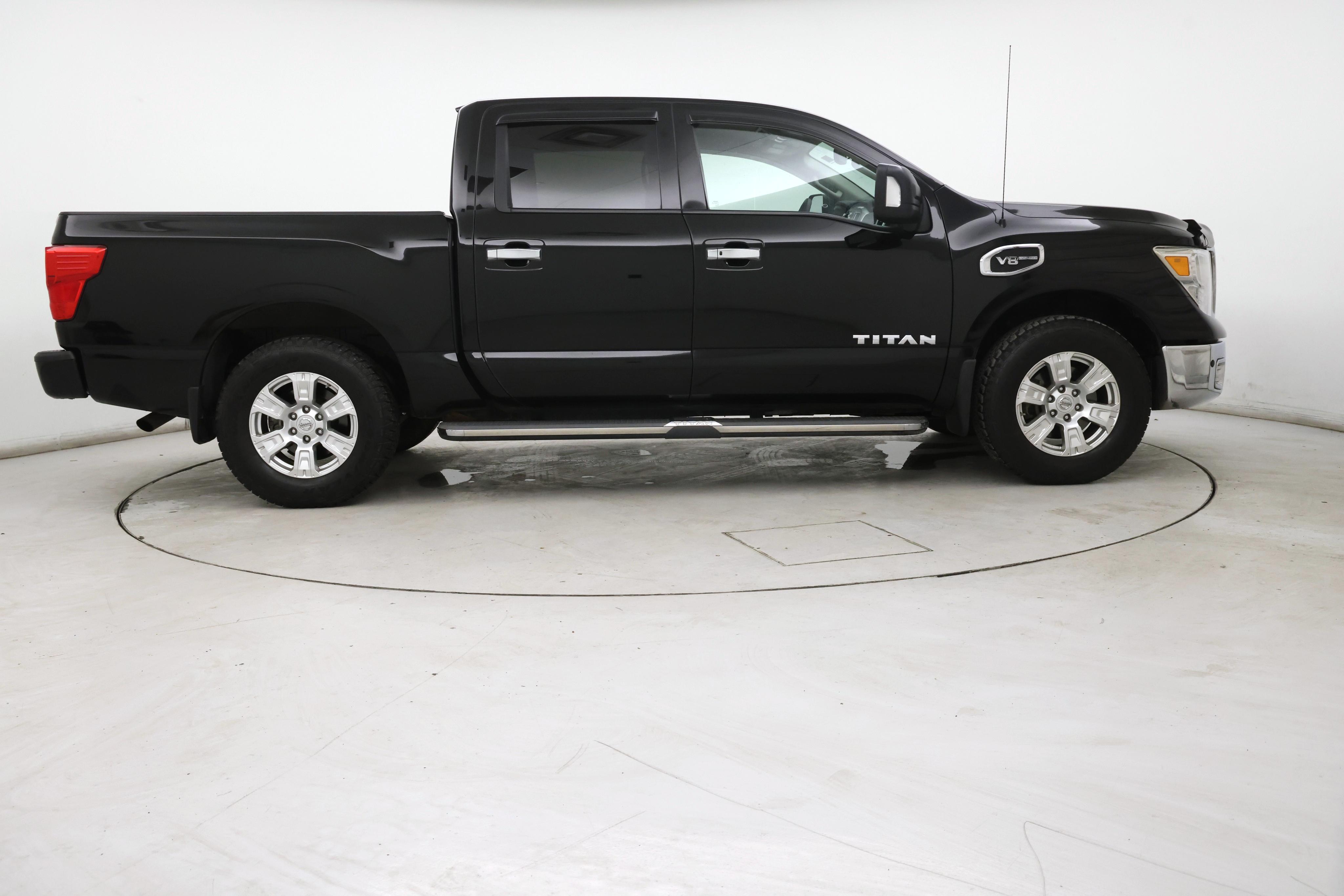 Thumbnail: 2017 Nissan Titan - 7