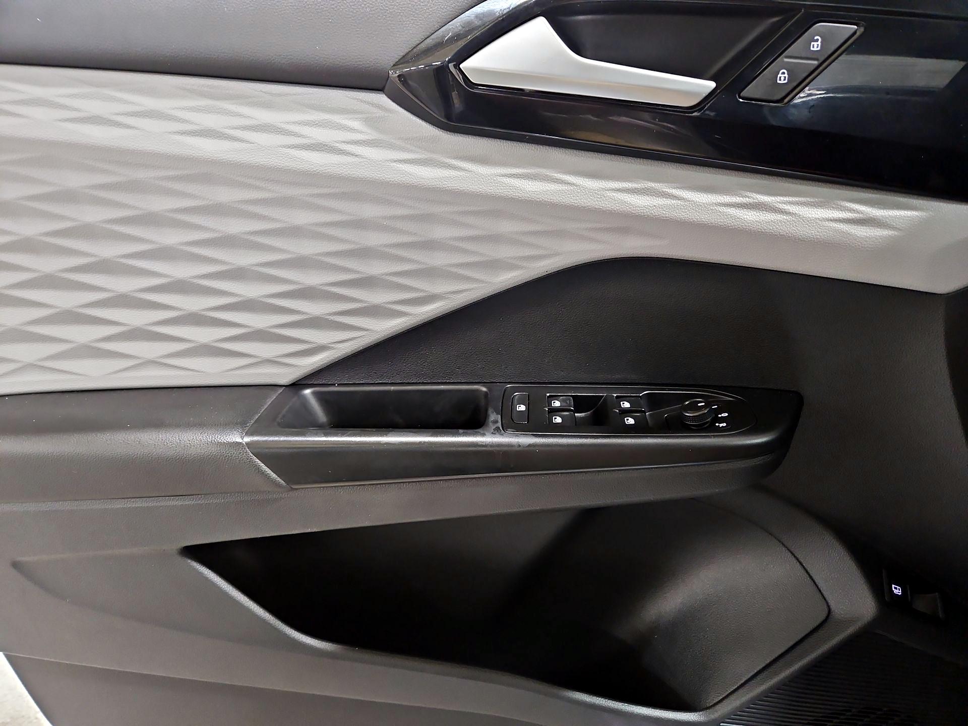 Thumbnail: 2022 Volkswagen Taos - 12