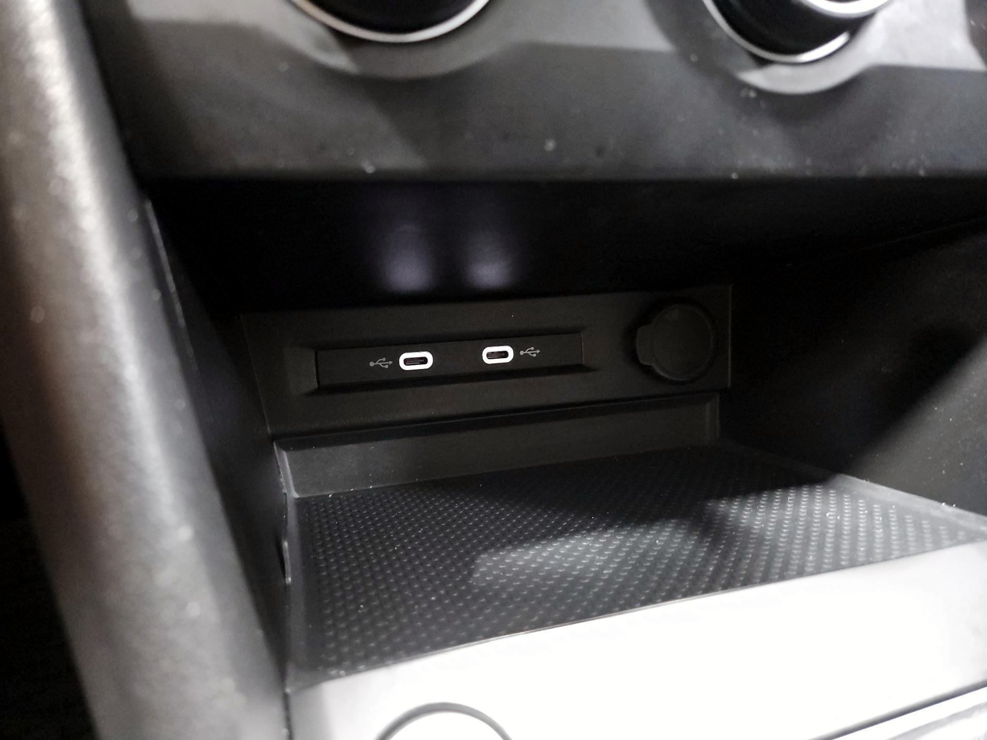 Thumbnail: 2022 Volkswagen Taos - 18