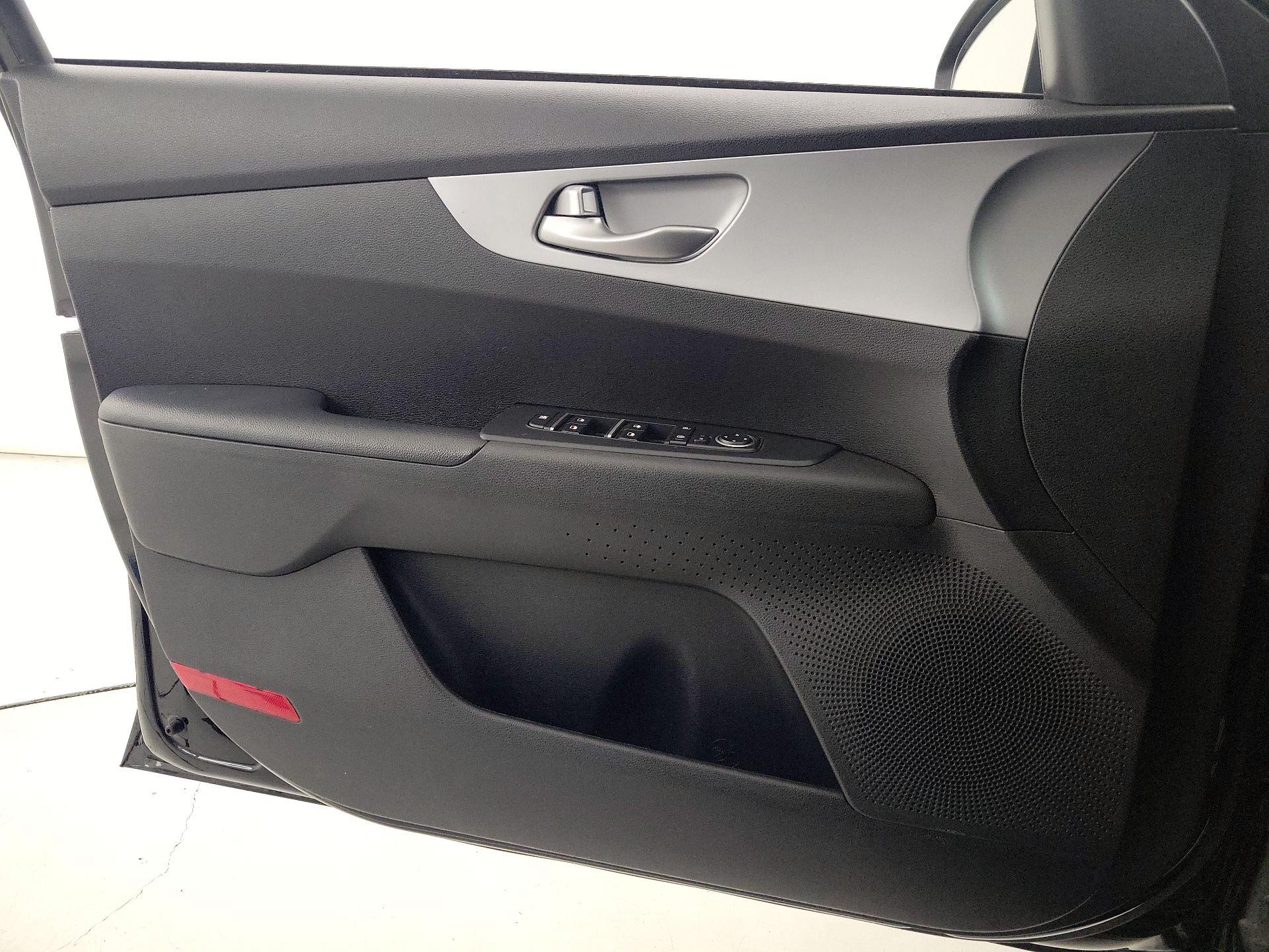 Thumbnail: 2023 Kia Forte - 12