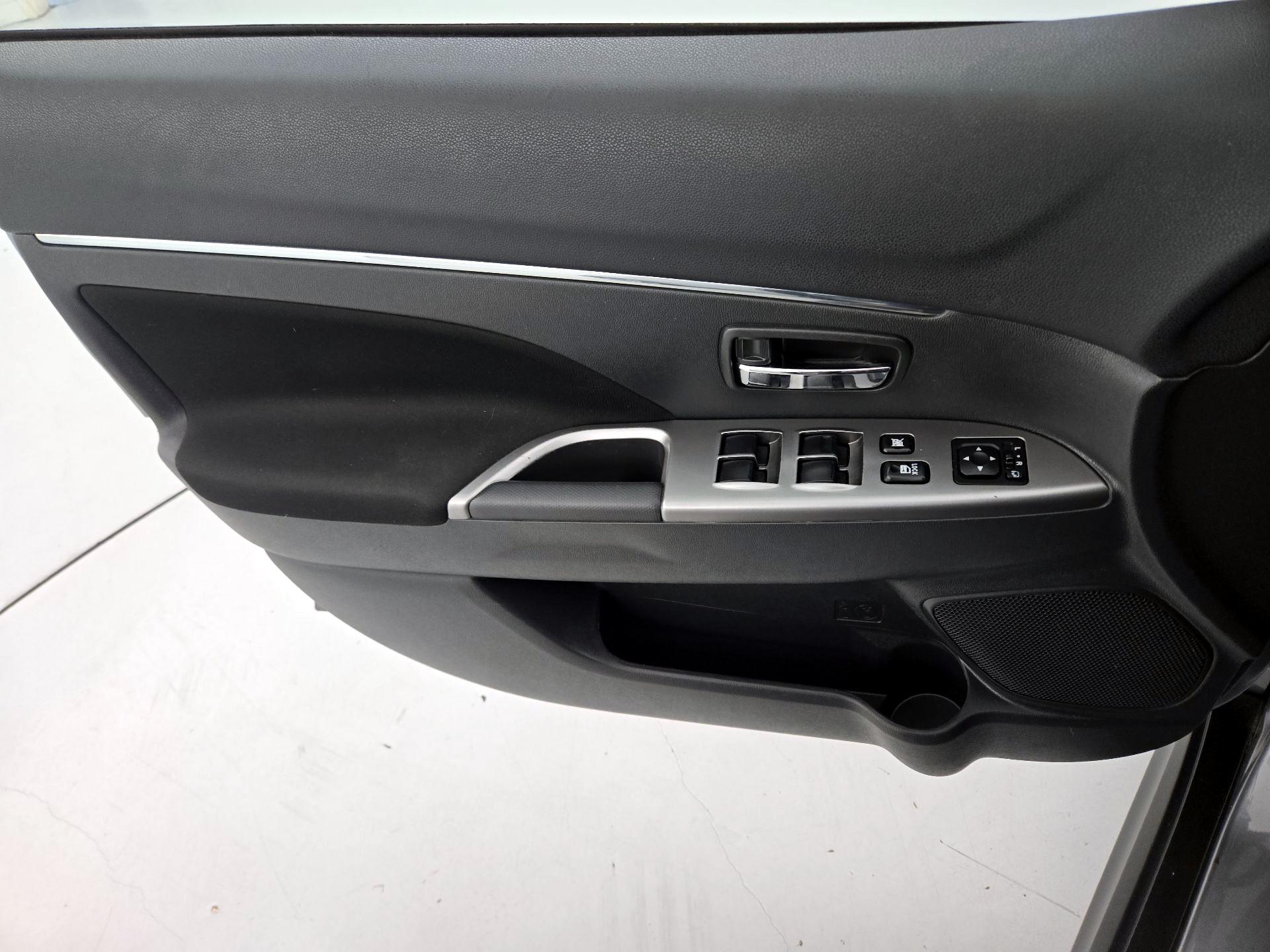 Thumbnail: 2021 Mitsubishi Outlander Sport - 12