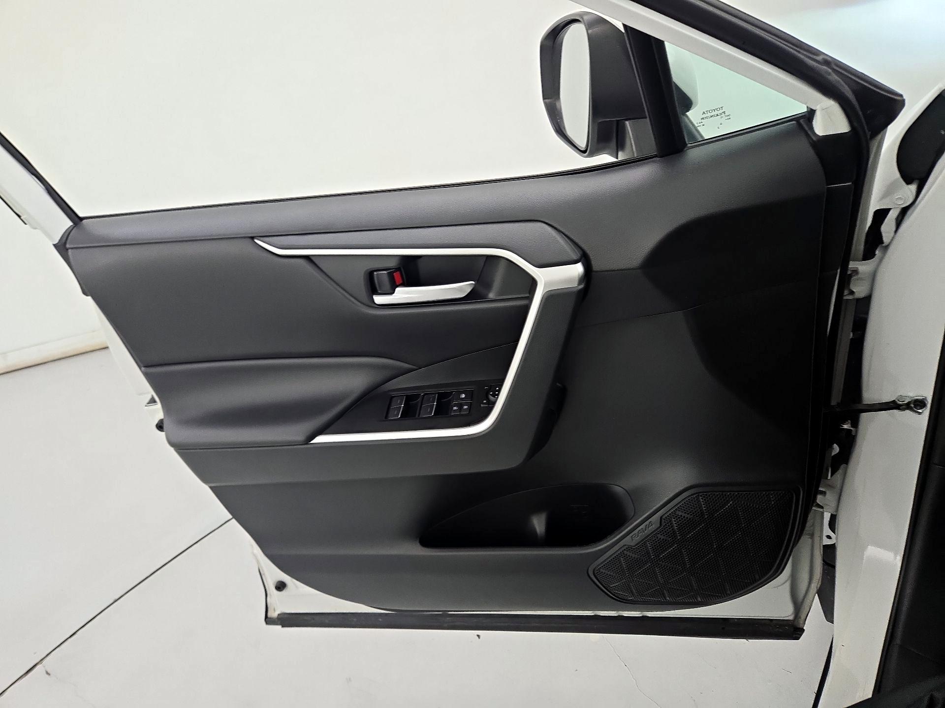 Thumbnail: 2023 Toyota RAV4 - 12