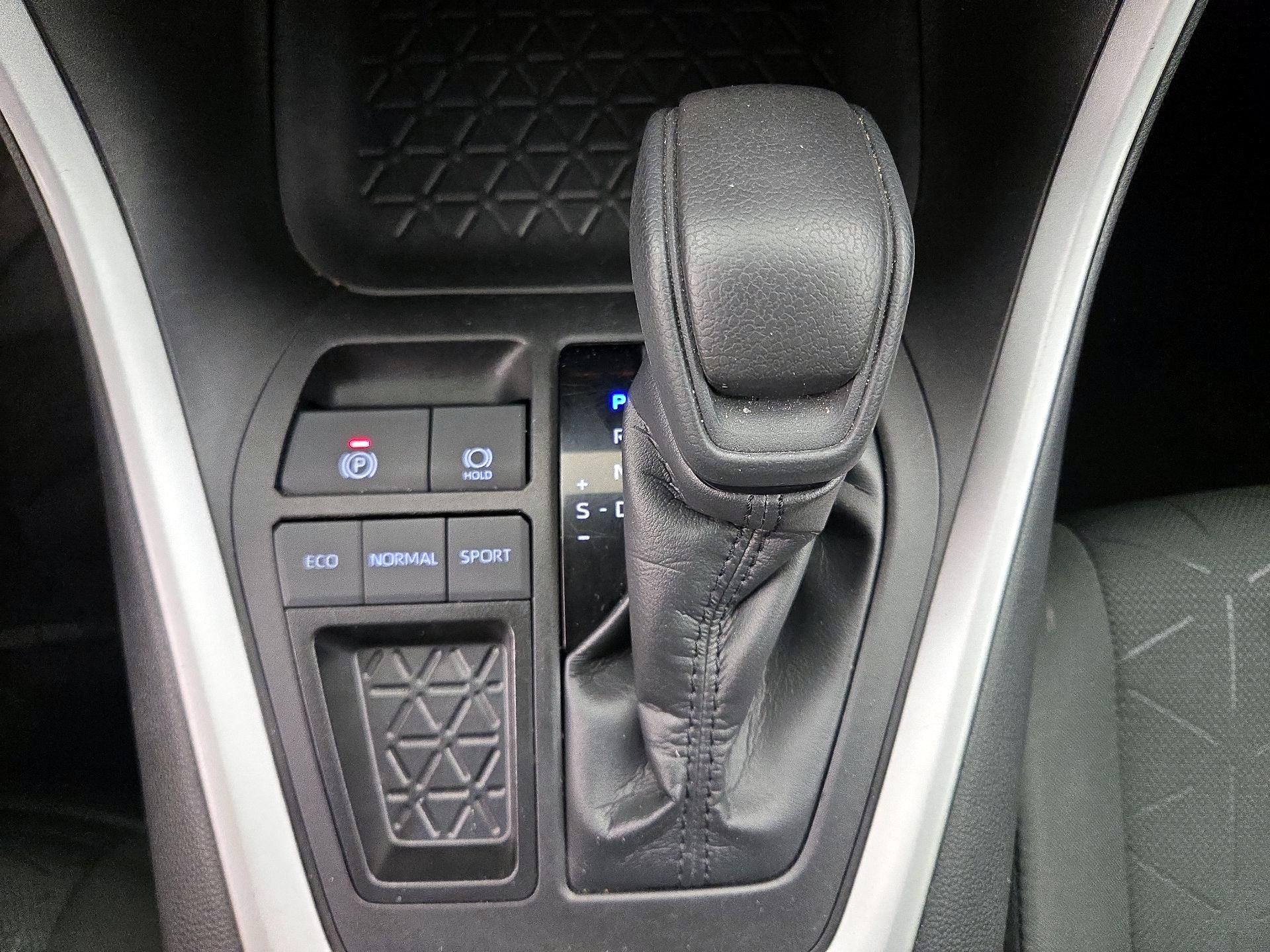 Thumbnail: 2023 Toyota RAV4 - 17