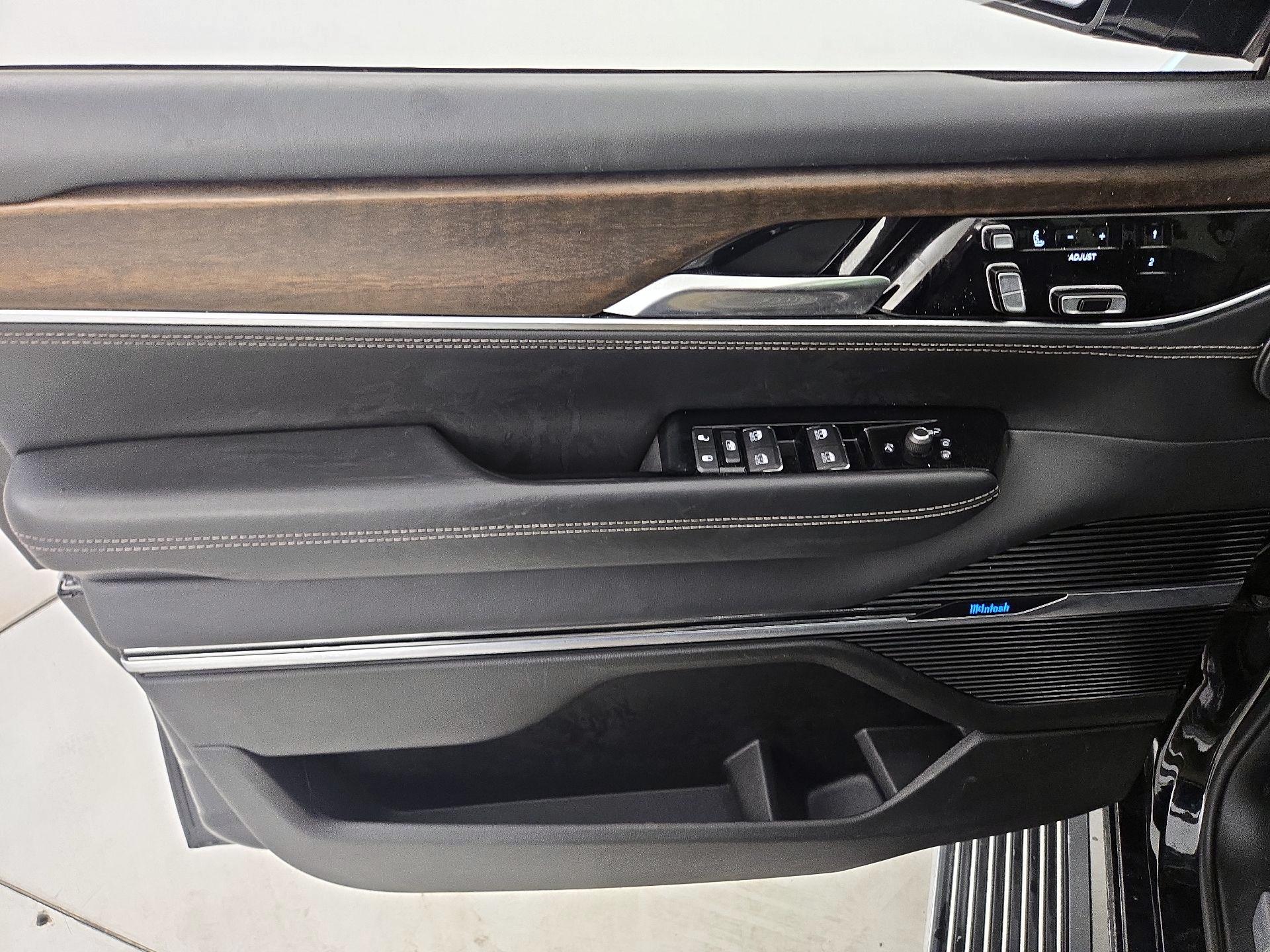 Thumbnail: 2022 Jeep Grand Wagoneer - 12