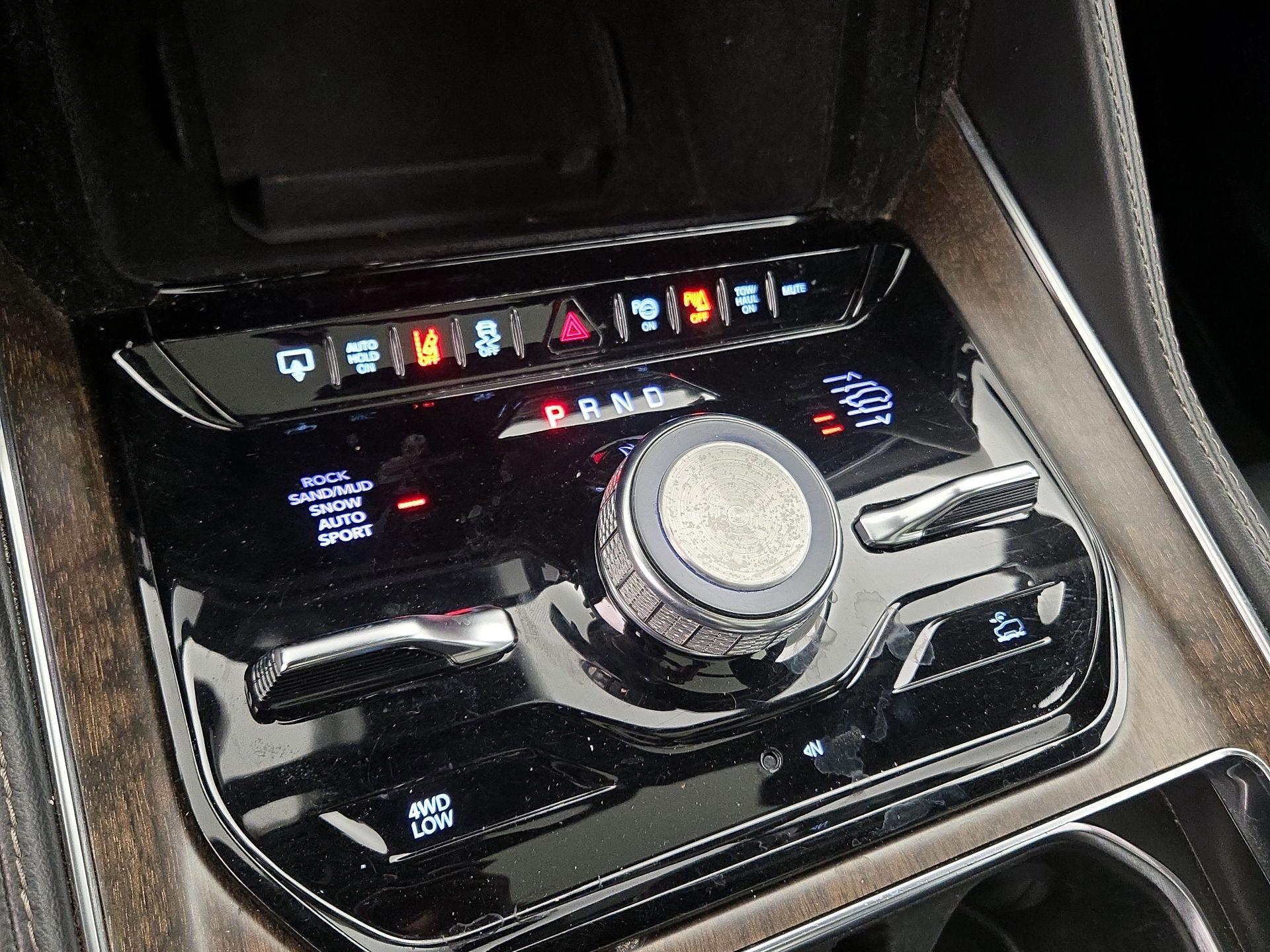 Thumbnail: 2022 Jeep Grand Wagoneer - 18