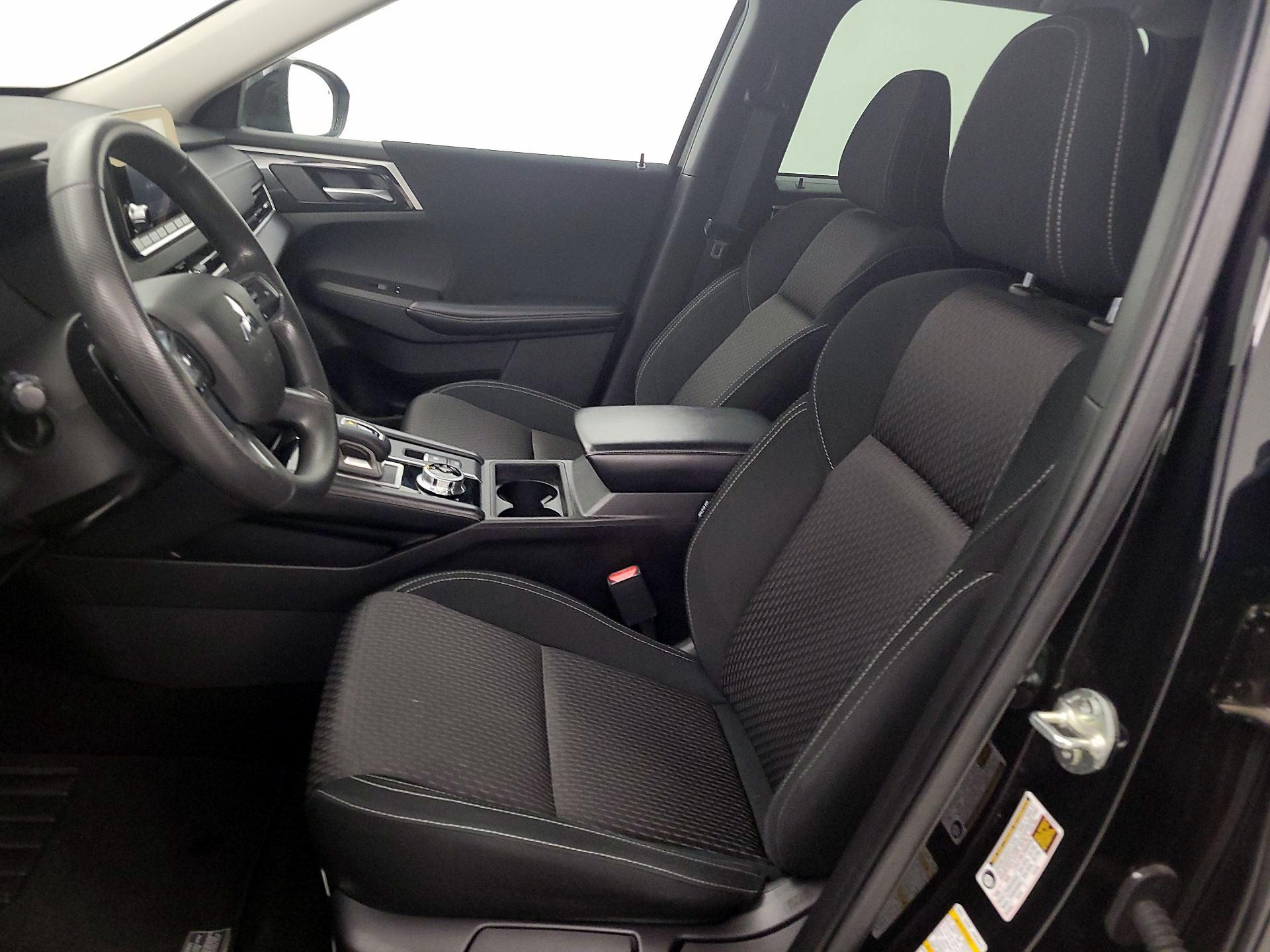 Thumbnail: 2022 Mitsubishi Outlander - 9