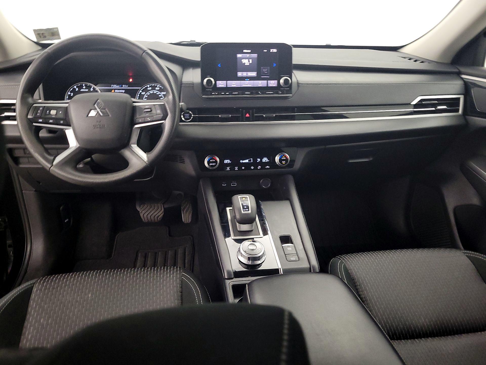 Thumbnail: 2022 Mitsubishi Outlander - 10