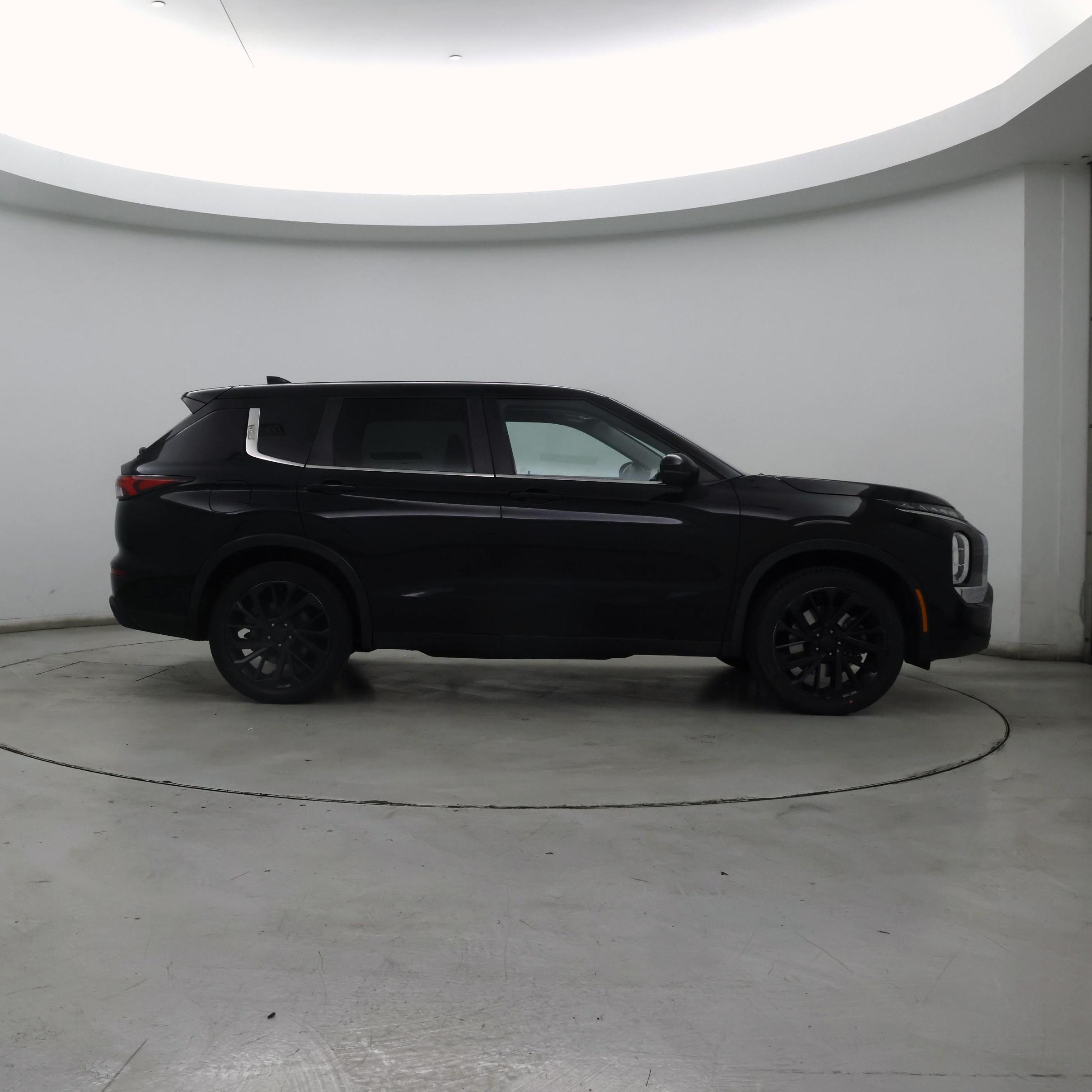 Thumbnail: 2022 Mitsubishi Outlander - 7