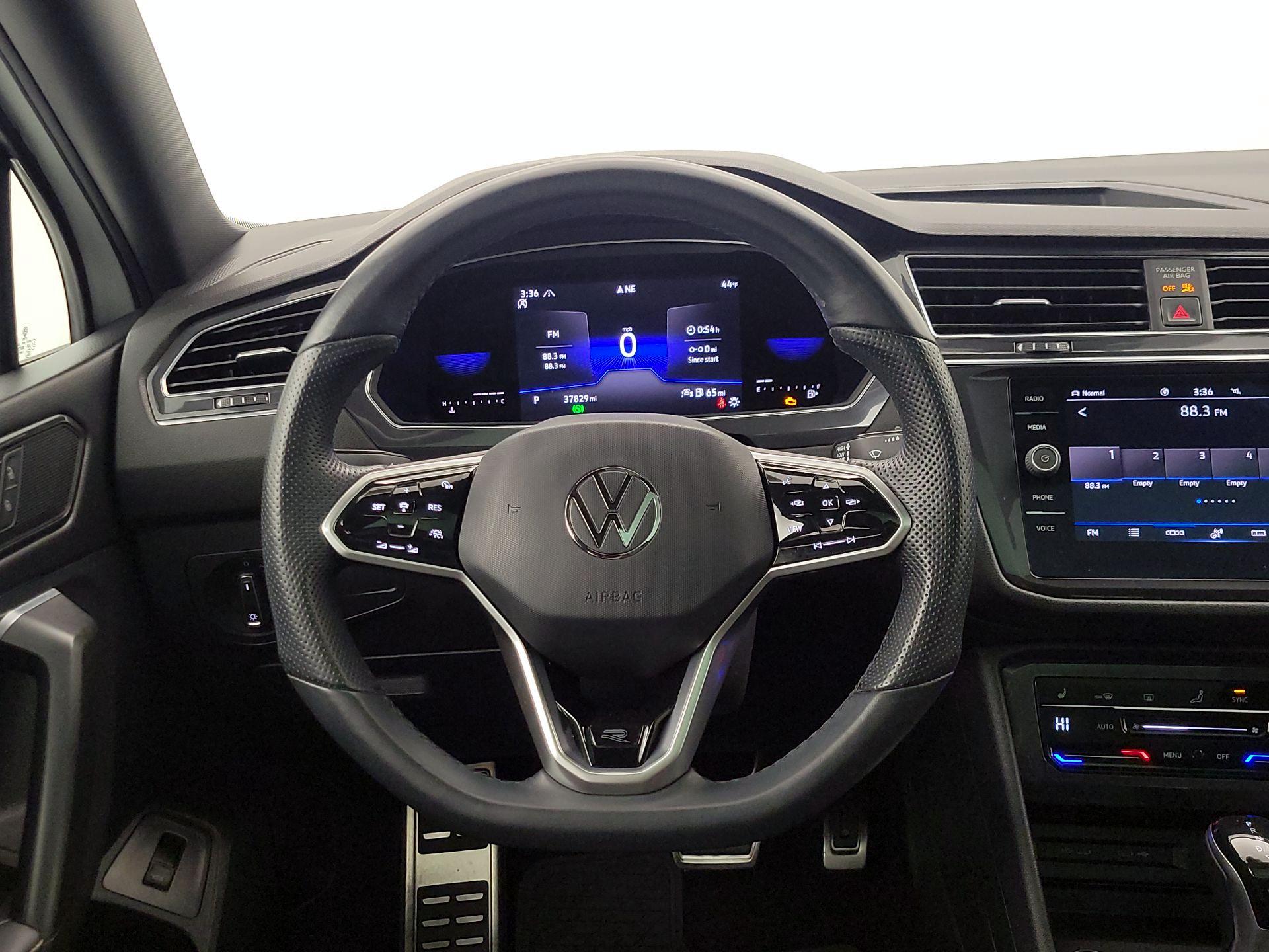 Thumbnail: 2022 Volkswagen Tiguan - 10