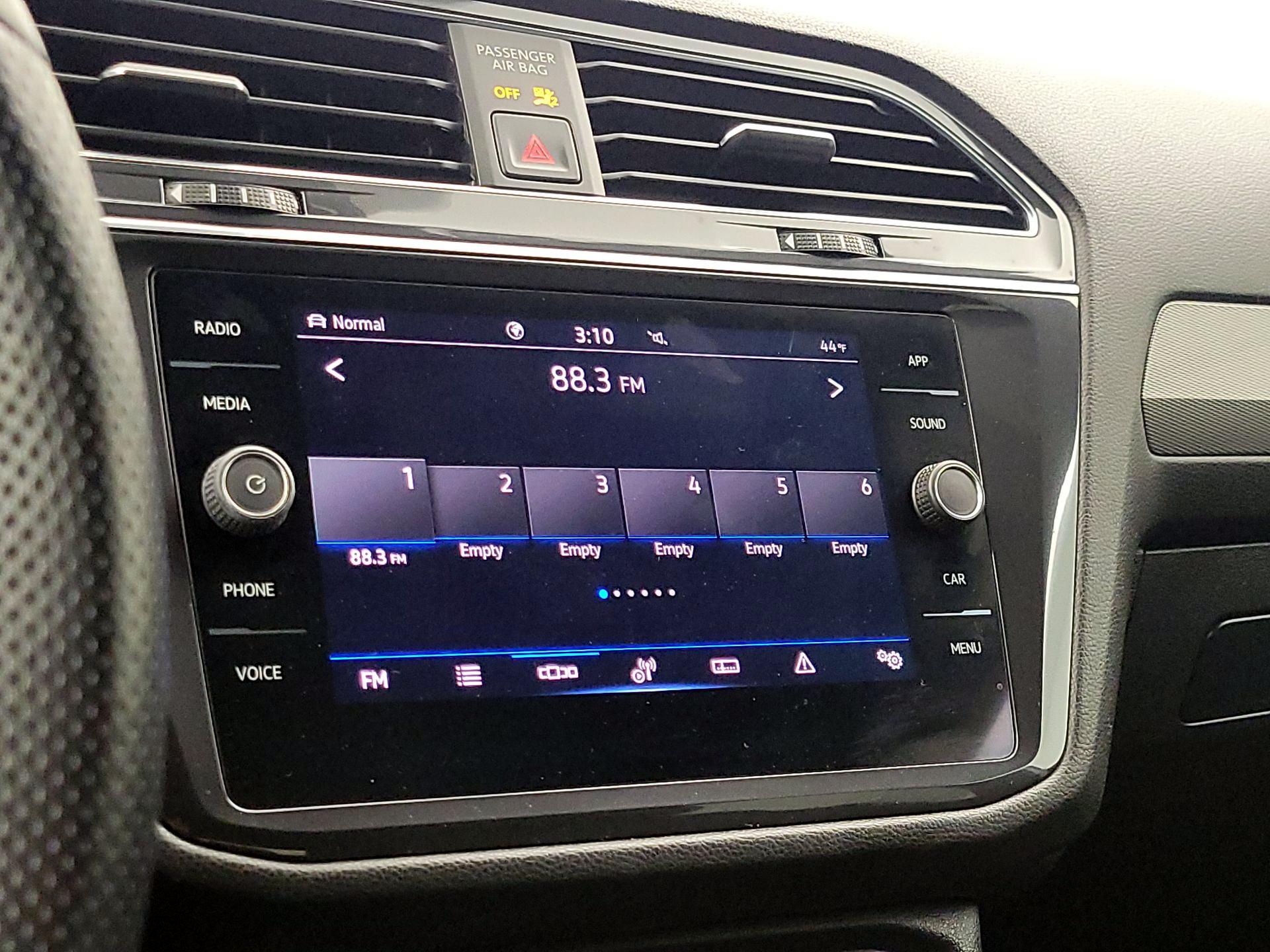 Thumbnail: 2022 Volkswagen Tiguan - 15