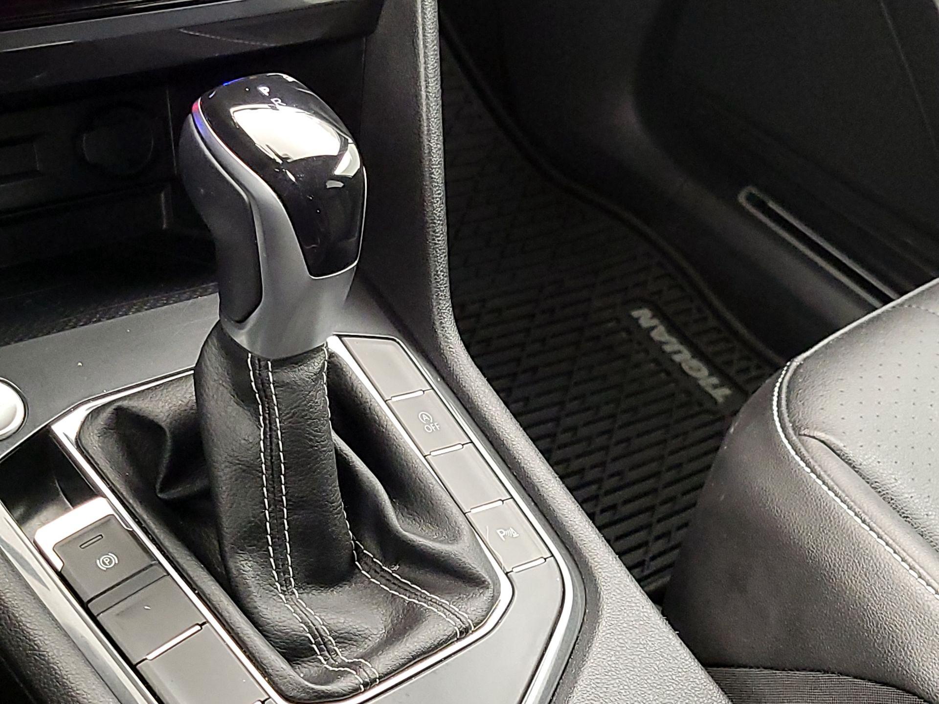 Thumbnail: 2022 Volkswagen Tiguan - 17