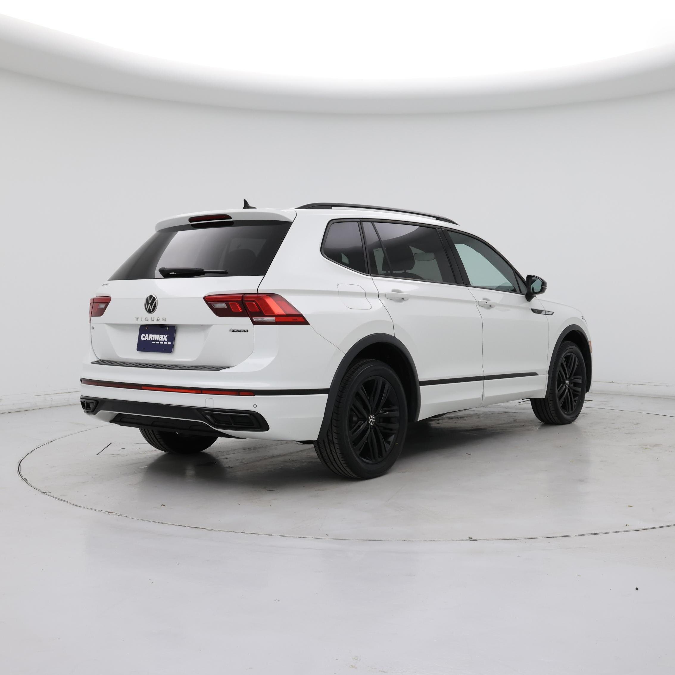 Thumbnail: 2022 Volkswagen Tiguan - 8