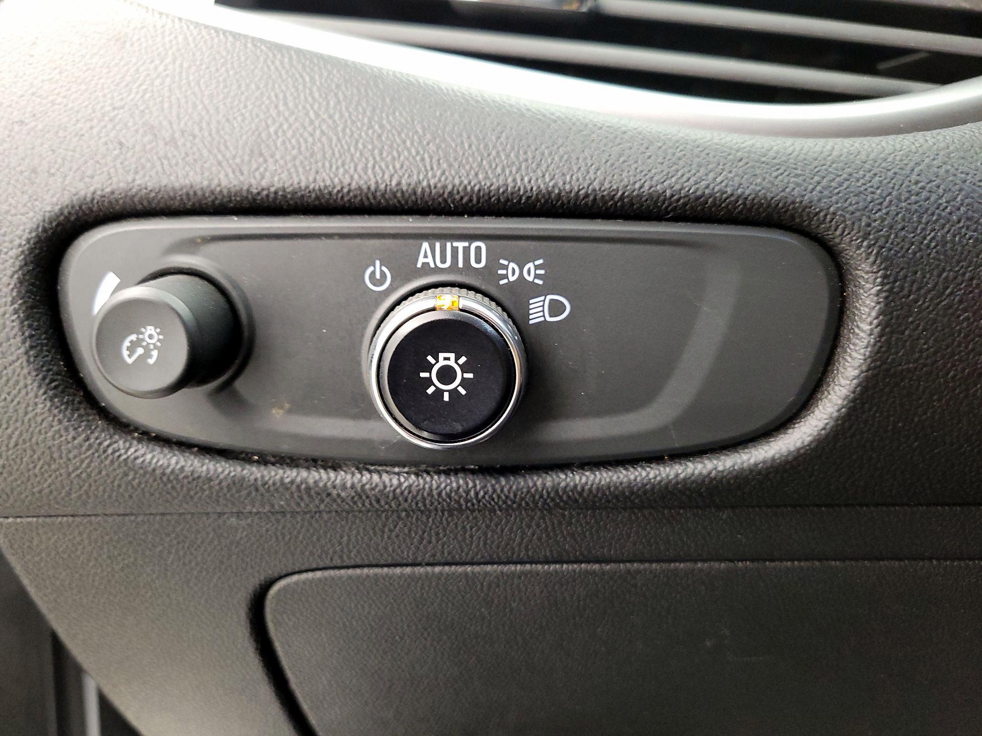 Thumbnail: 2022 Chevrolet Malibu - 13