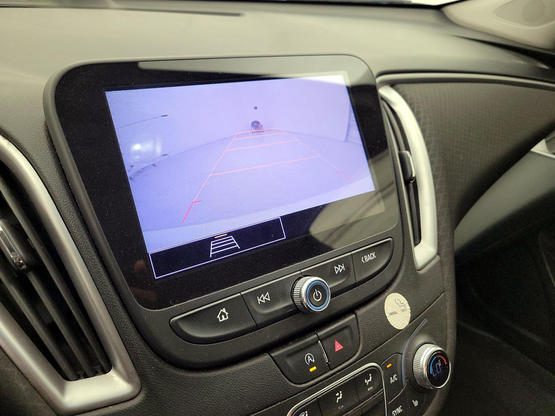 Thumbnail: 2022 Chevrolet Malibu - 14