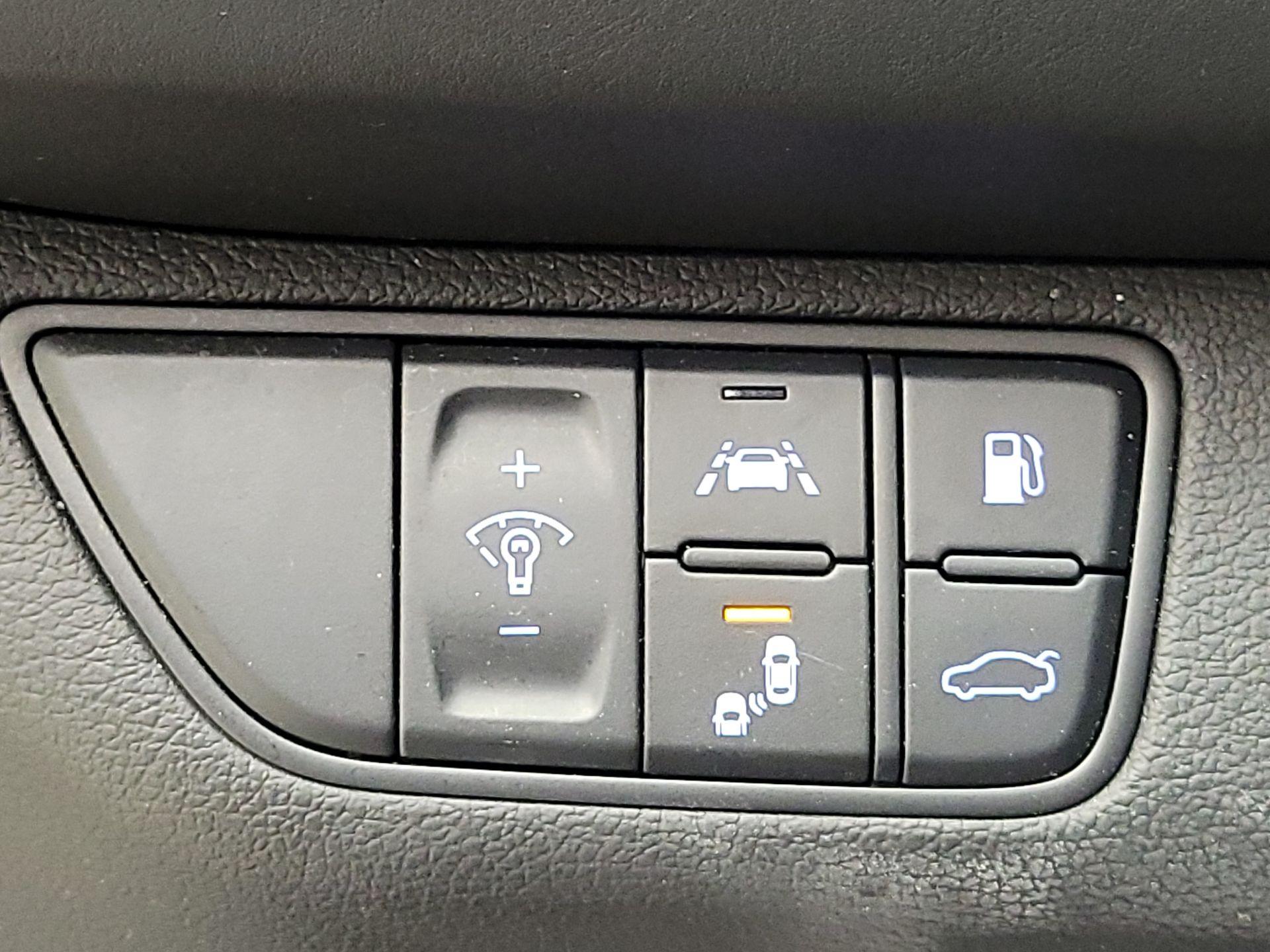 Thumbnail: 2019 Genesis G70 - 13