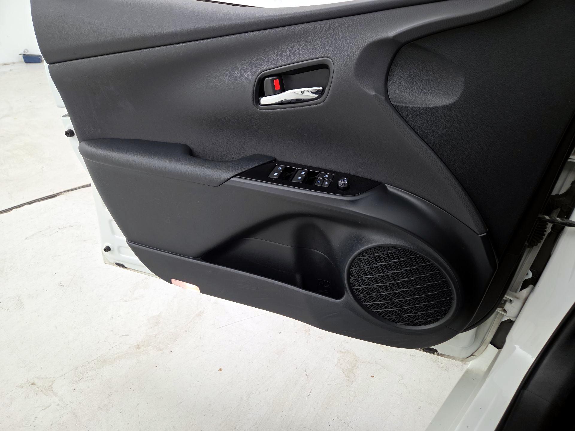 Thumbnail: 2016 Toyota Prius - 12