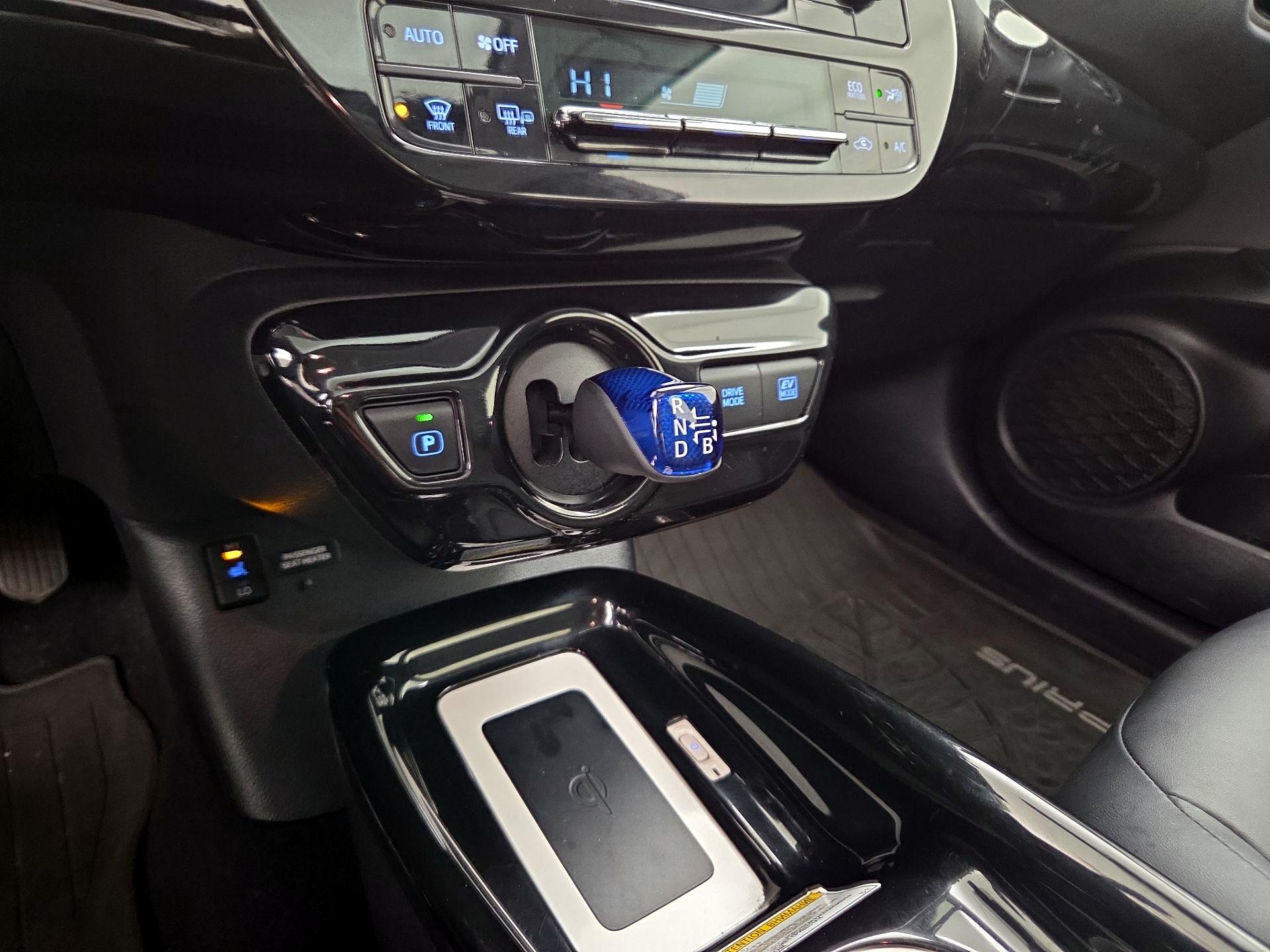 Thumbnail: 2016 Toyota Prius - 18