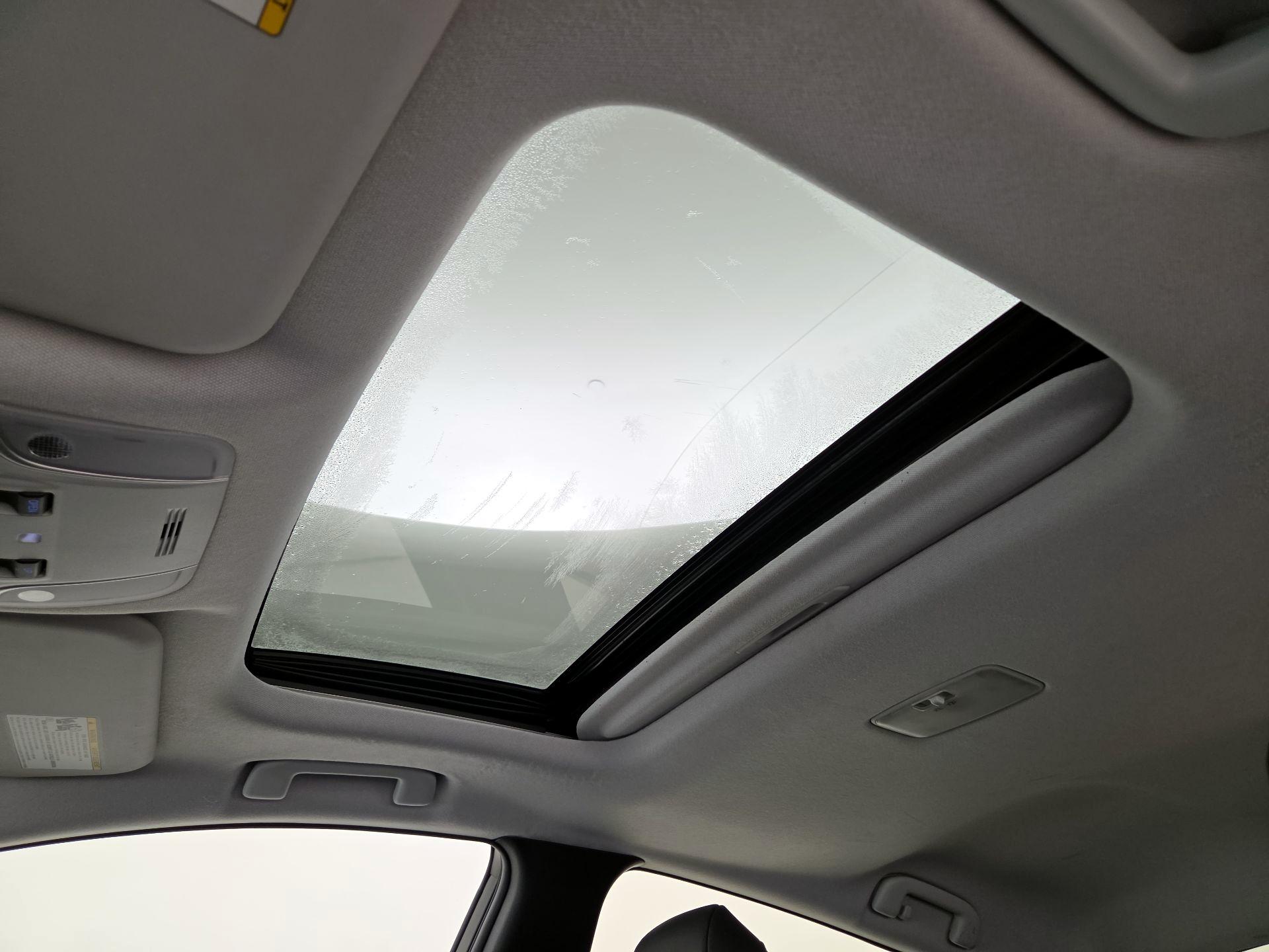 Thumbnail: 2016 Toyota Prius - 20