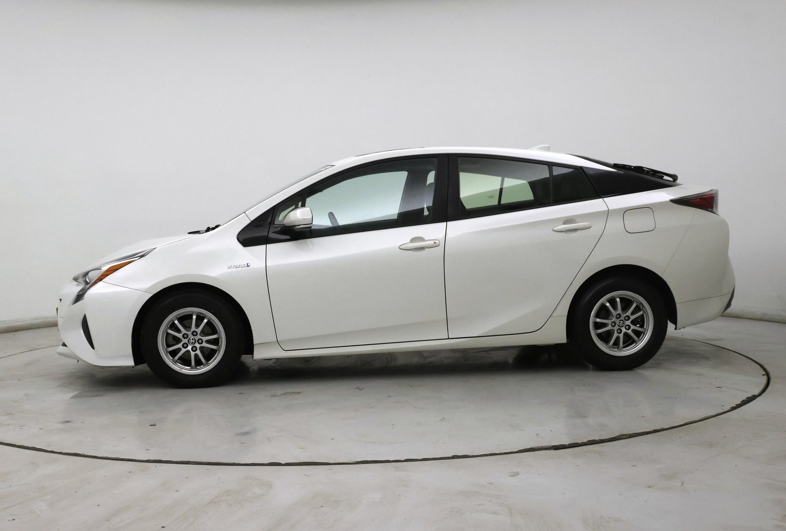Thumbnail: 2016 Toyota Prius - 3