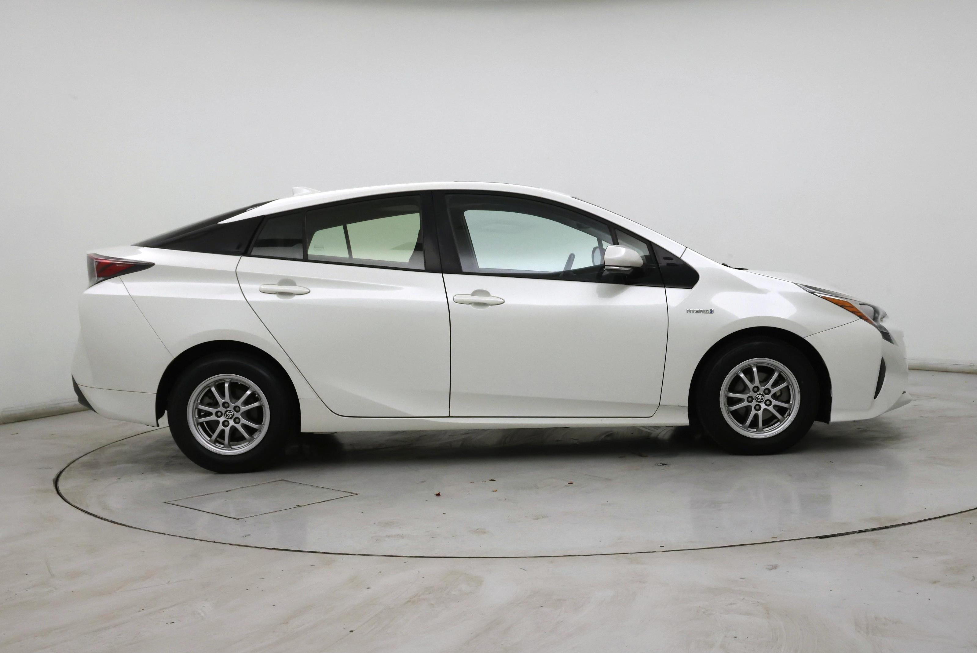 Thumbnail: 2016 Toyota Prius - 7