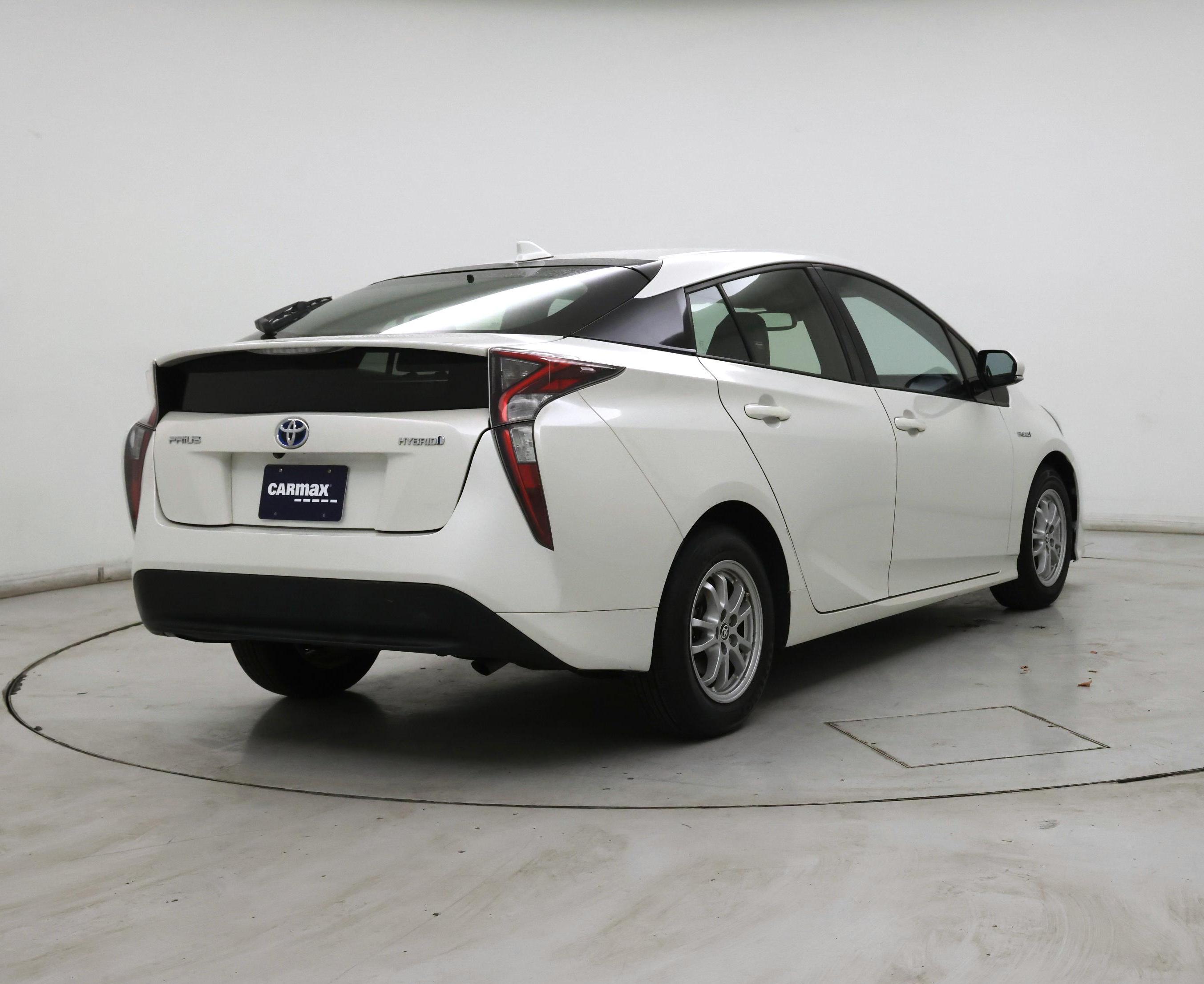 Thumbnail: 2016 Toyota Prius - 8