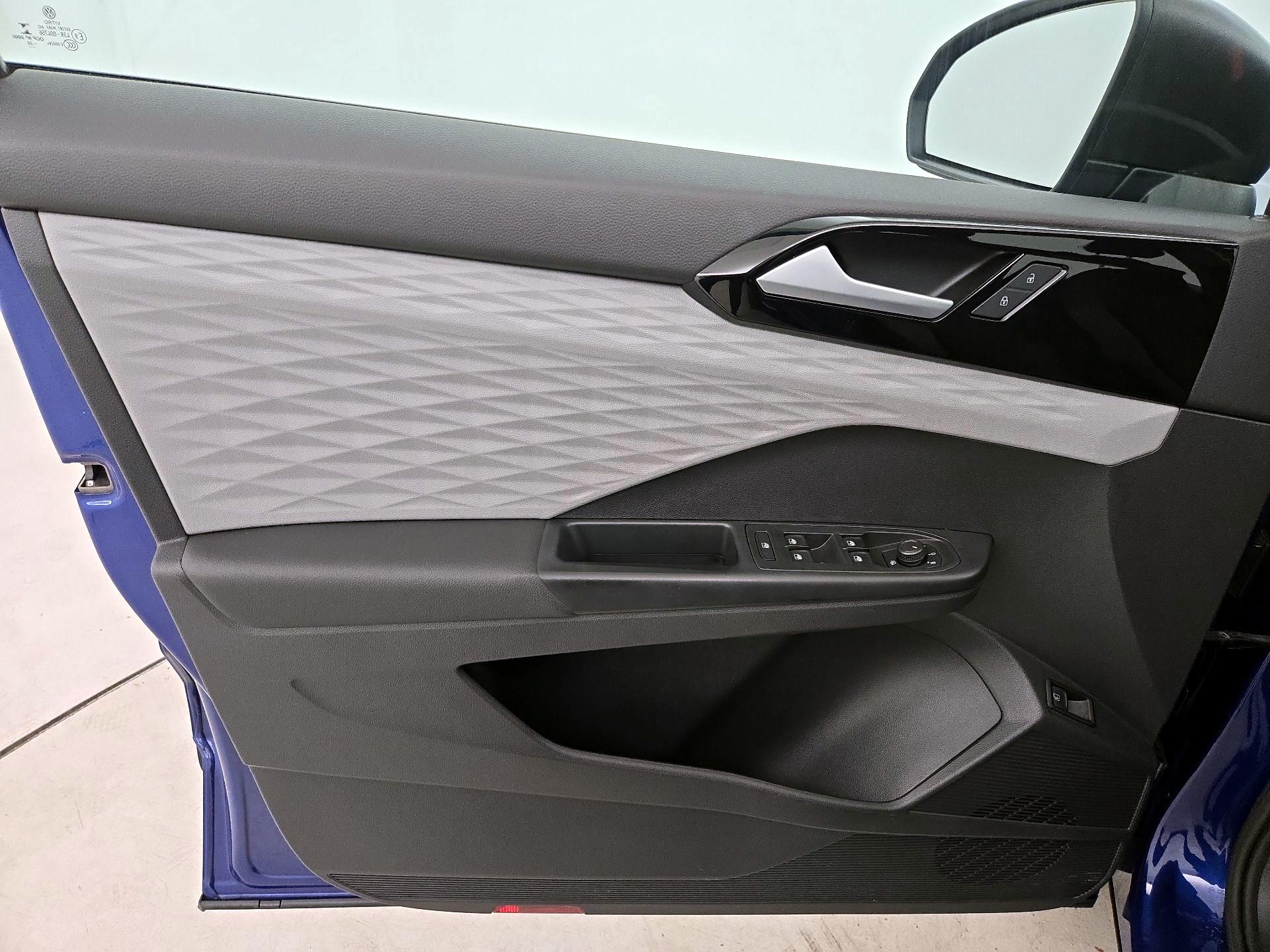 Thumbnail: 2022 Volkswagen Taos - 12