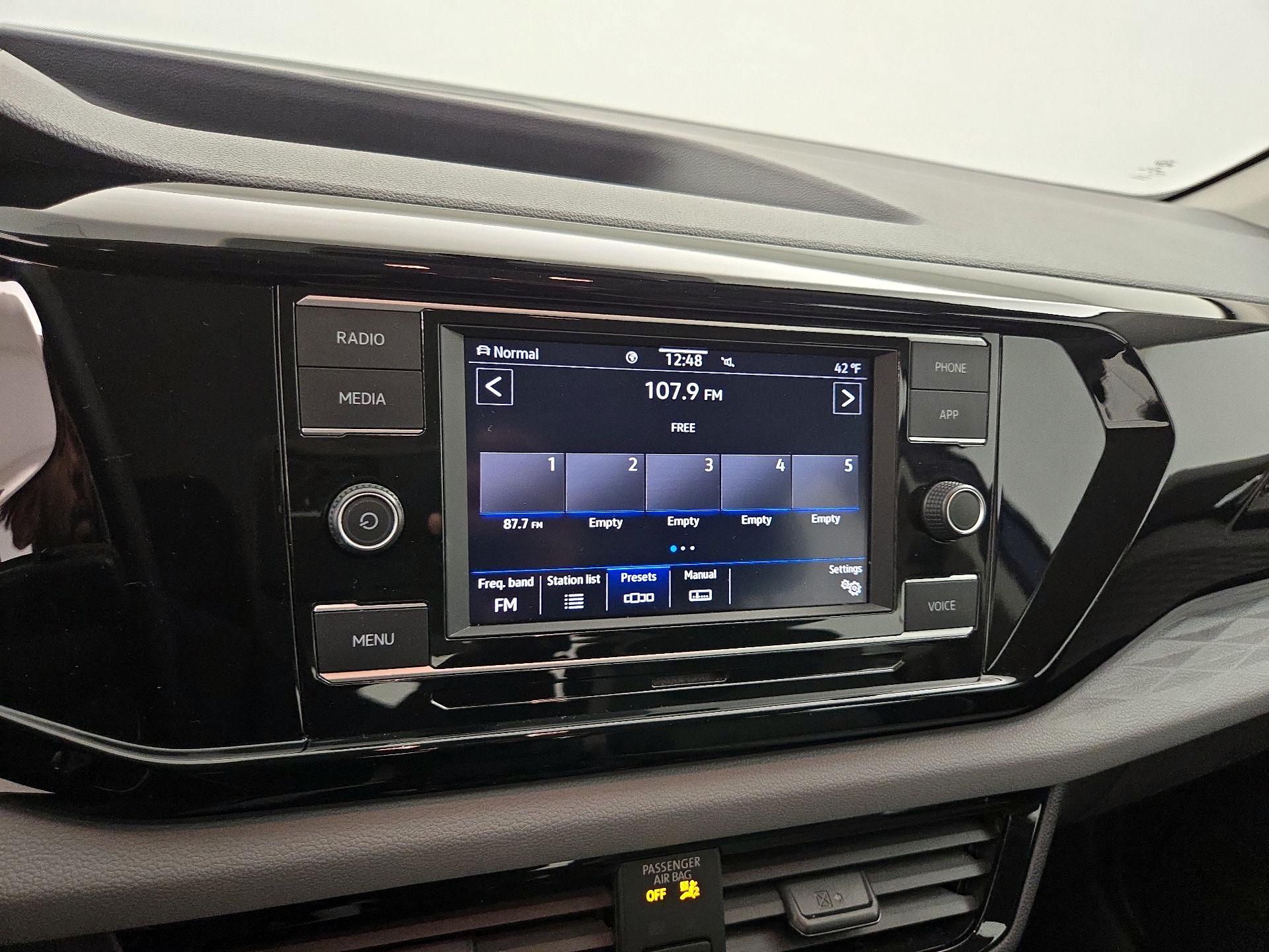 Thumbnail: 2022 Volkswagen Taos - 15