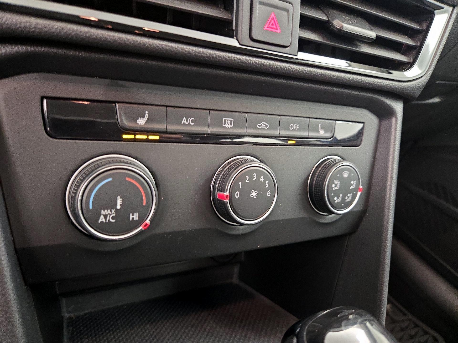 Thumbnail: 2022 Volkswagen Taos - 16