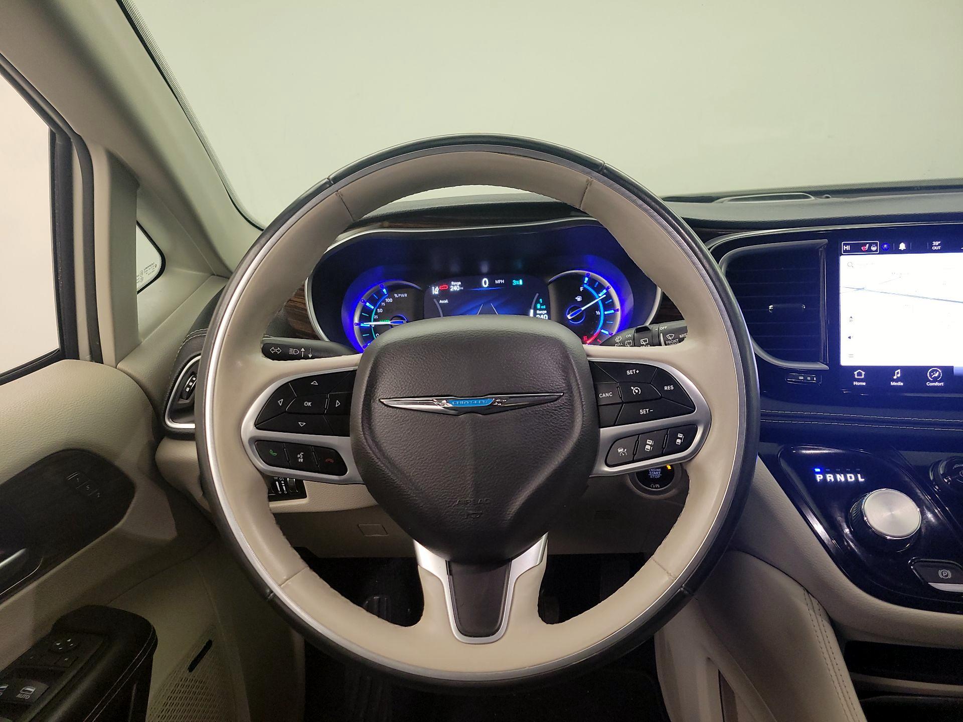 Thumbnail: 2021 Chrysler Pacifica - 10