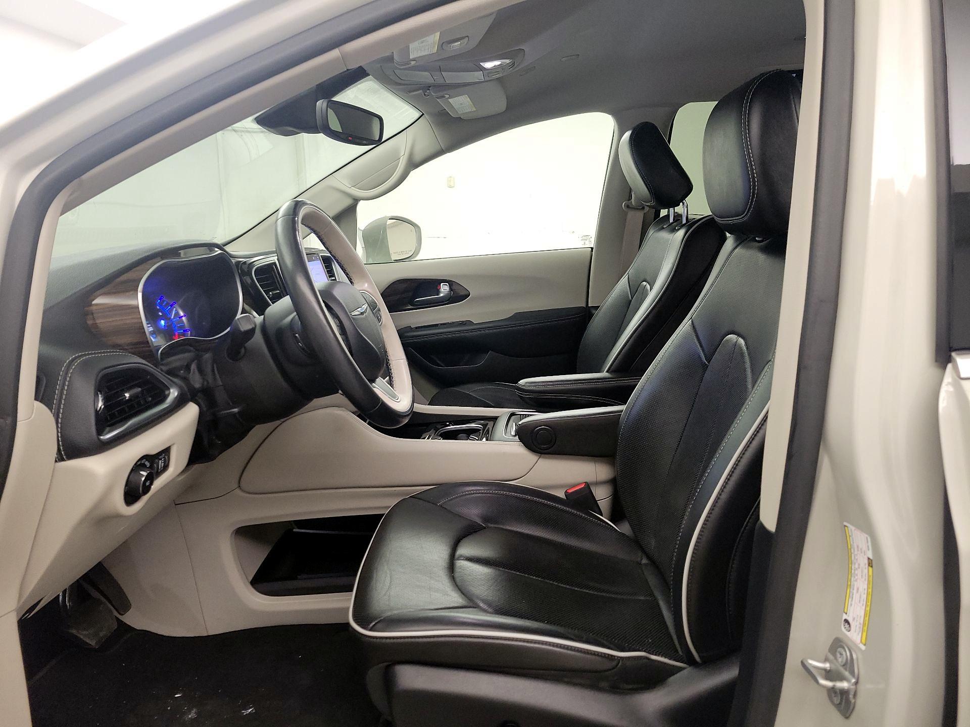 Thumbnail: 2021 Chrysler Pacifica - 11