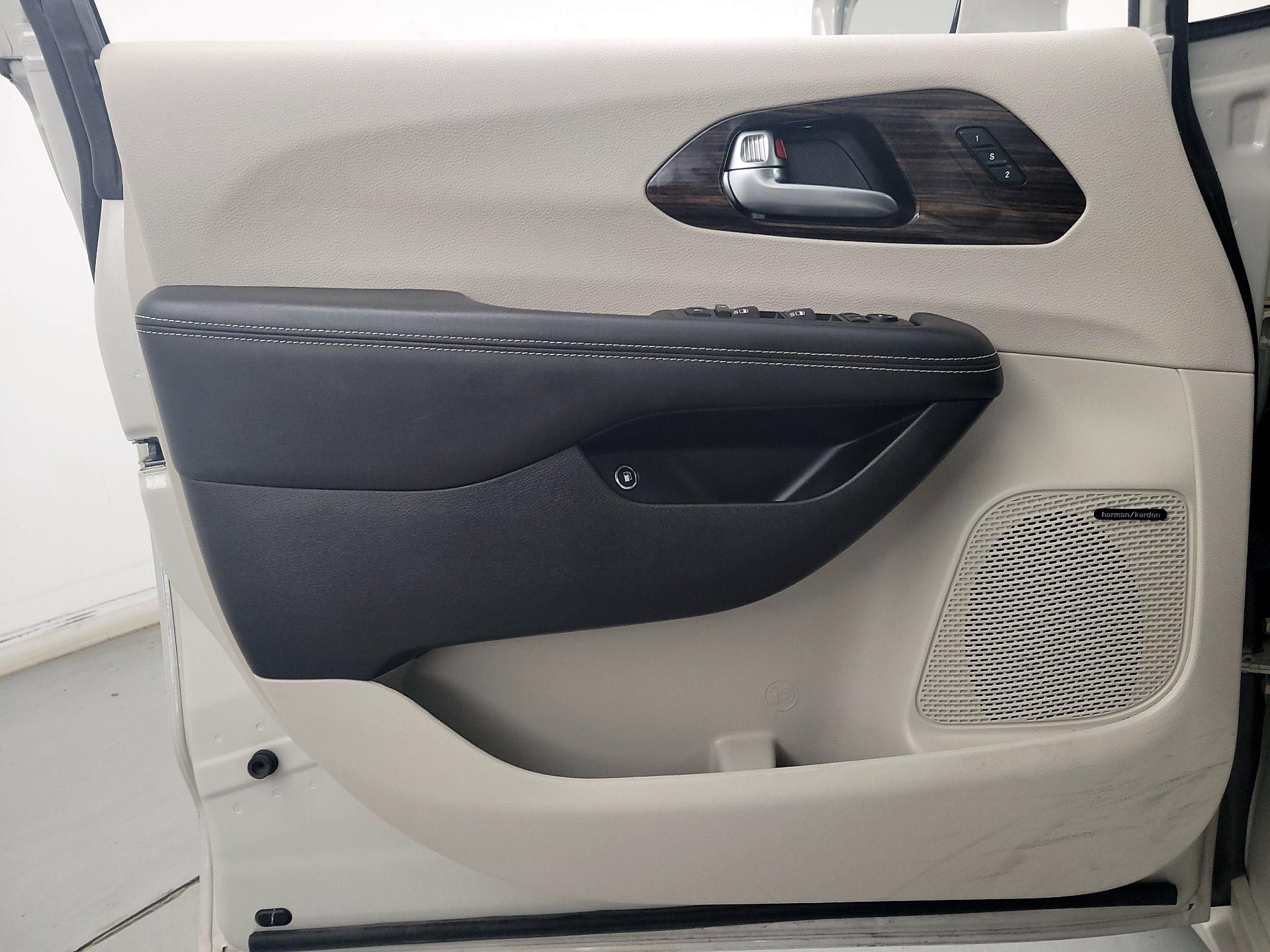 Thumbnail: 2021 Chrysler Pacifica - 12