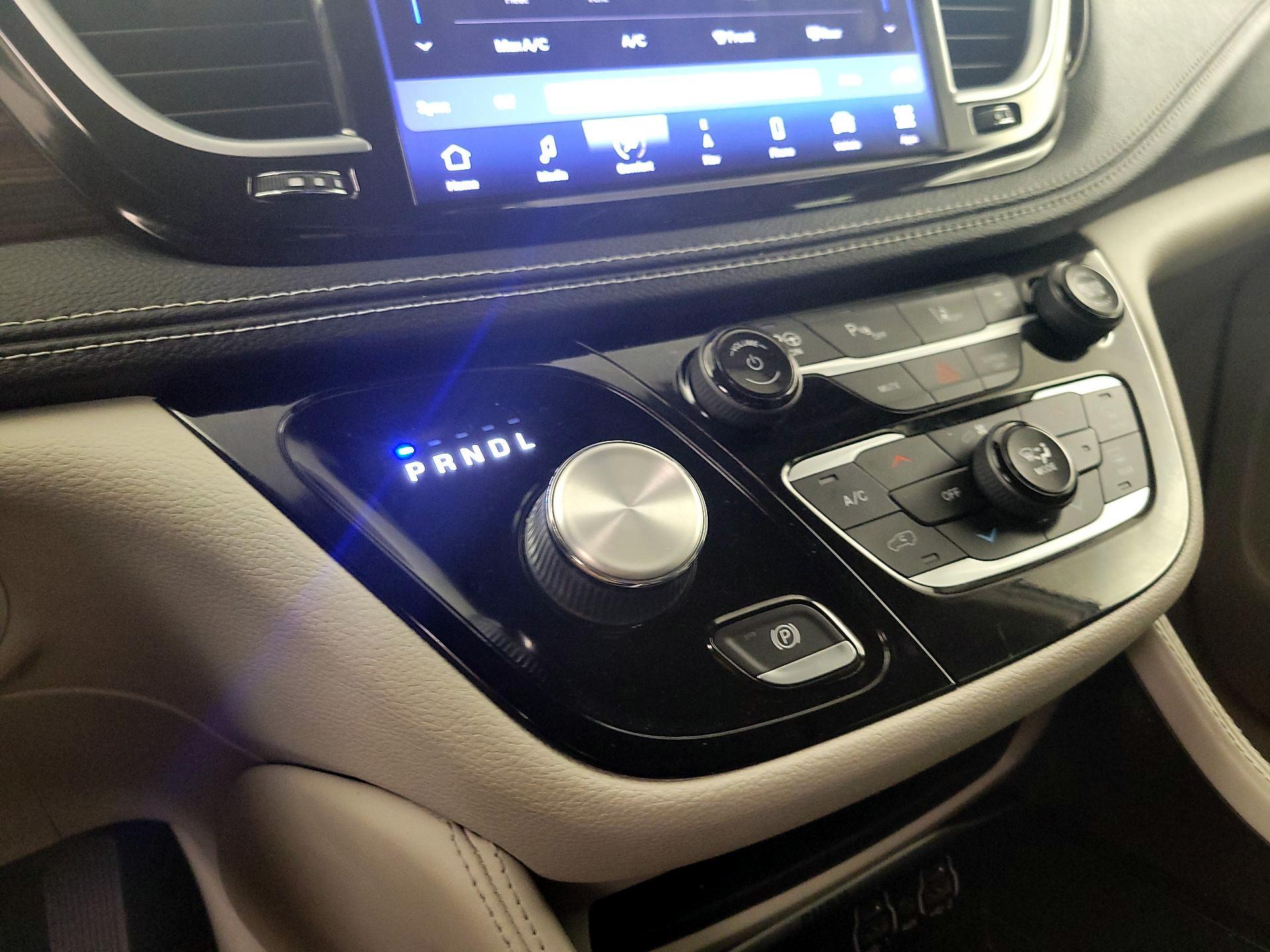 Thumbnail: 2021 Chrysler Pacifica - 18