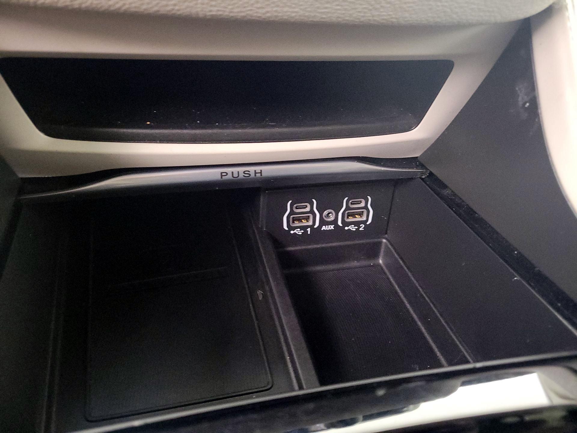 Thumbnail: 2021 Chrysler Pacifica - 19