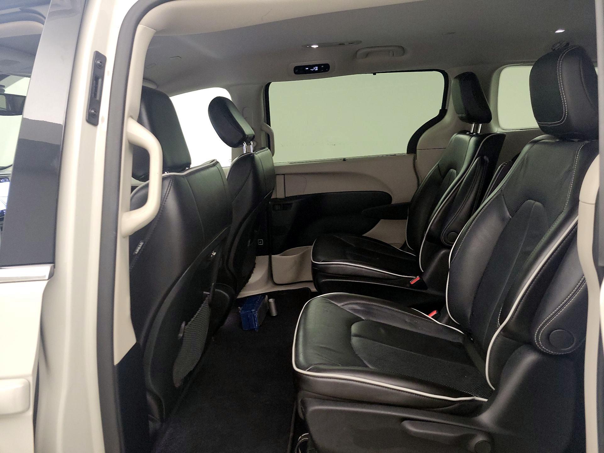 Thumbnail: 2021 Chrysler Pacifica - 20