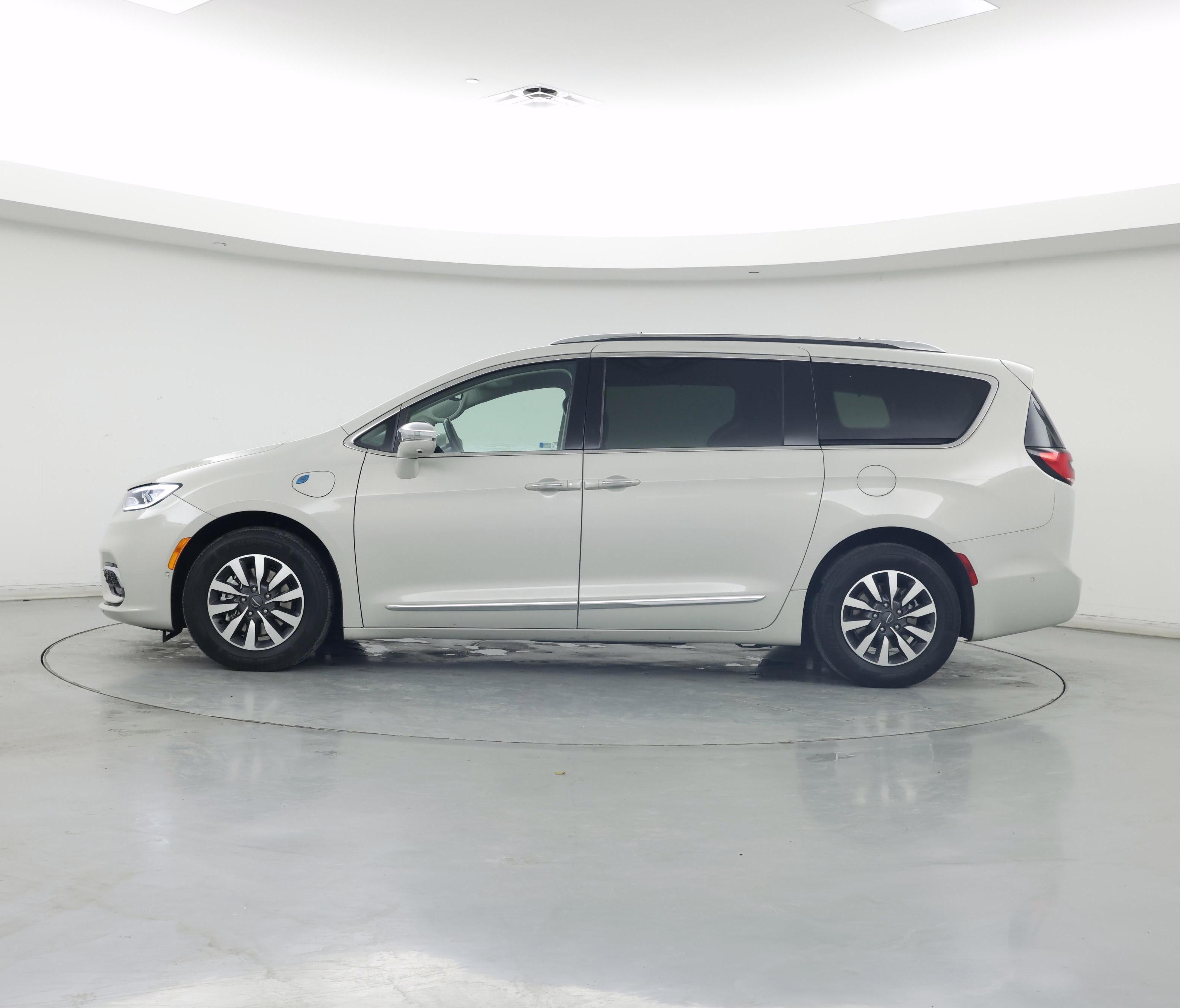 Thumbnail: 2021 Chrysler Pacifica - 3