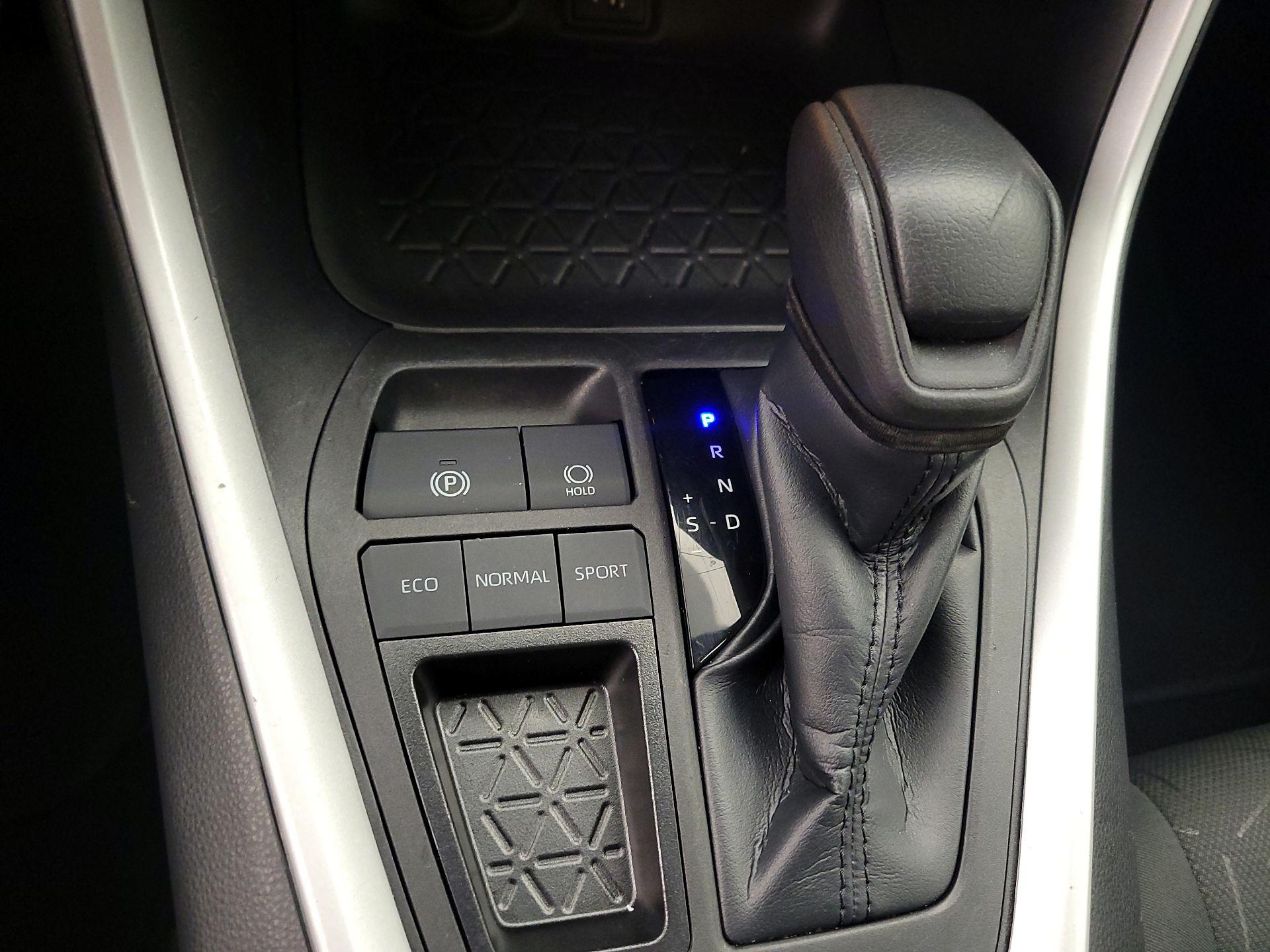 Thumbnail: 2023 Toyota RAV4 - 17