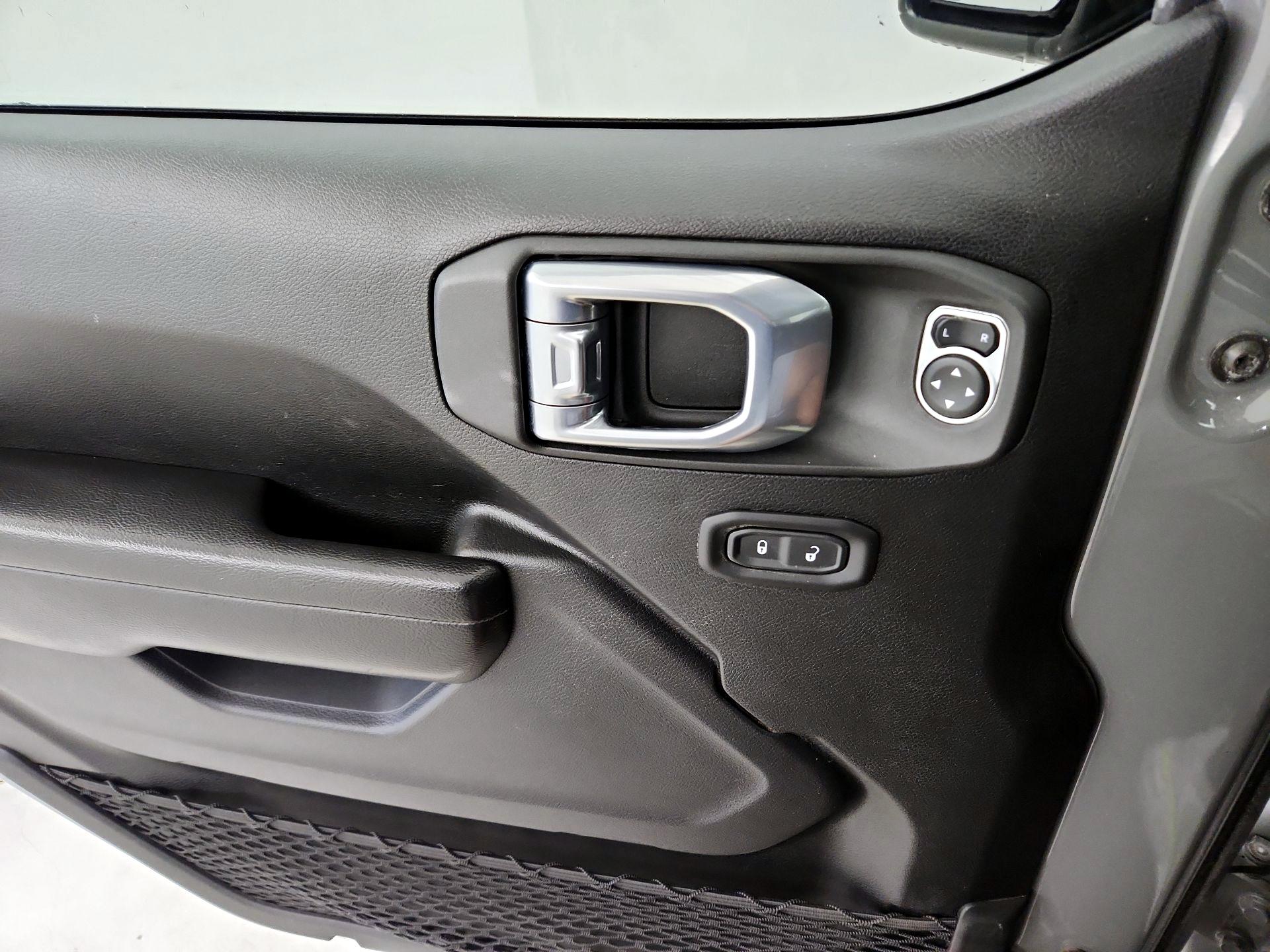 Thumbnail: 2021 Jeep Gladiator - 12