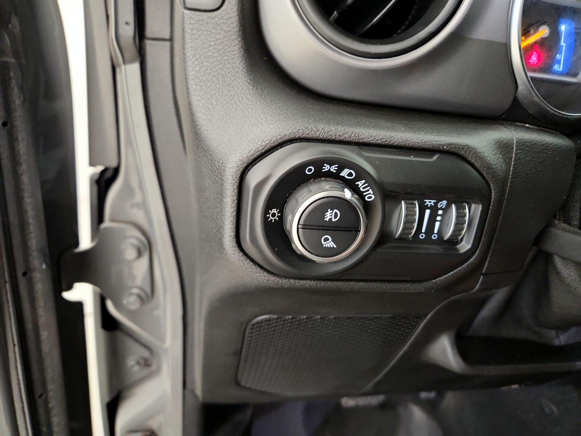 Thumbnail: 2021 Jeep Gladiator - 13