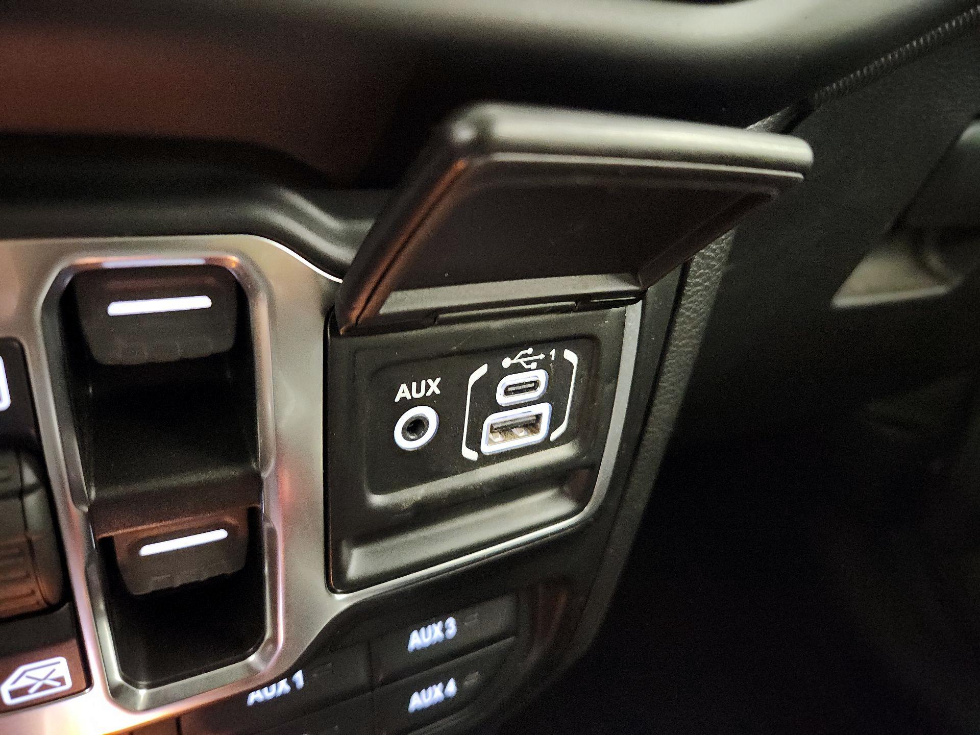 Thumbnail: 2021 Jeep Gladiator - 18