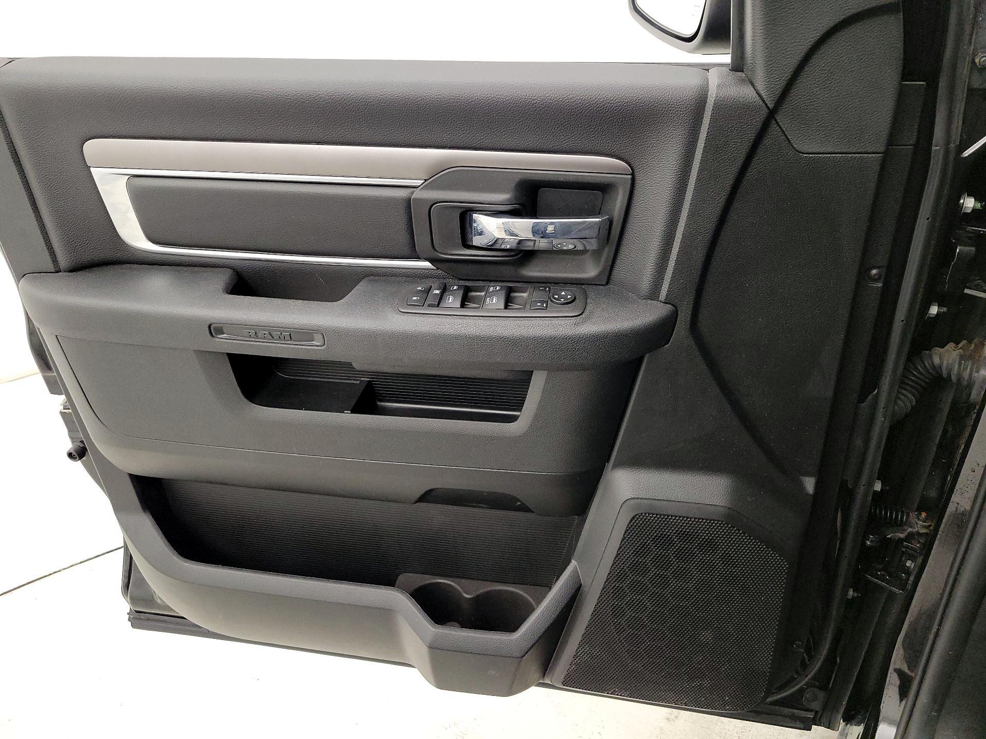 Thumbnail: 2022 RAM 1500 Classic - 12