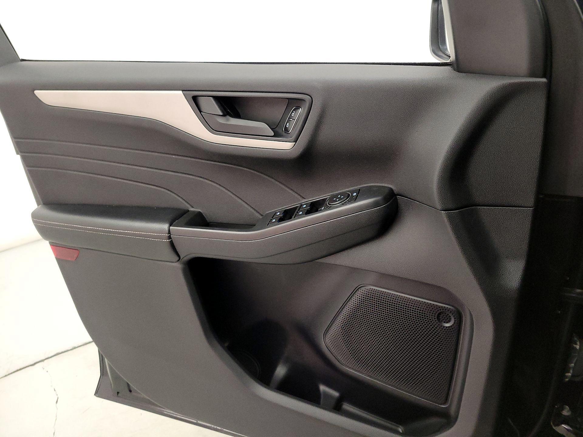 Thumbnail: 2022 Ford Escape - 12