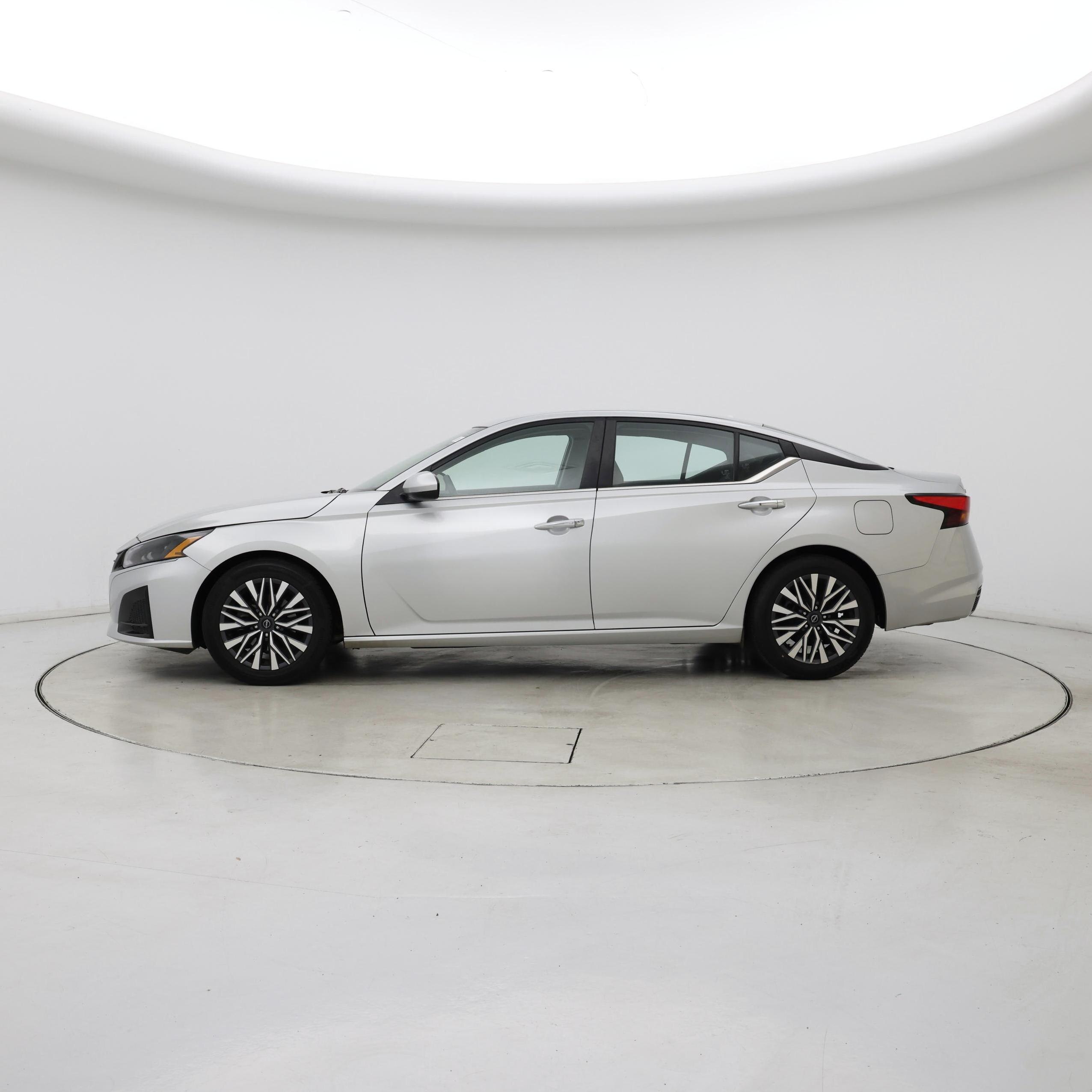 Thumbnail: 2023 Nissan Altima - 3