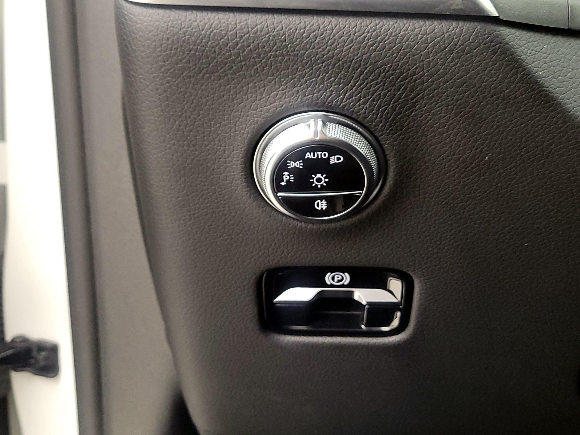 Thumbnail: 2024 Mercedes-Benz GLC - 13