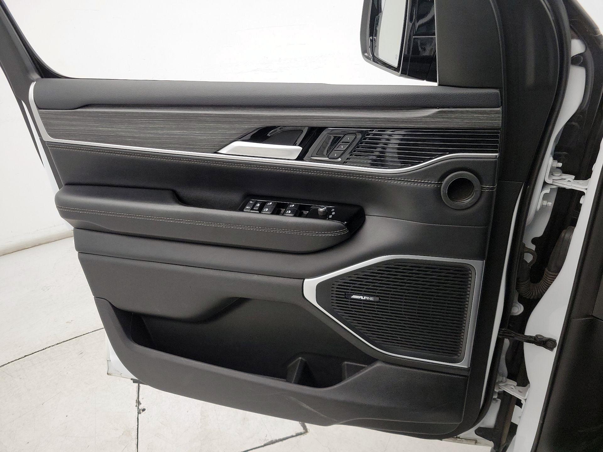 Thumbnail: 2024 Jeep Wagoneer - 12