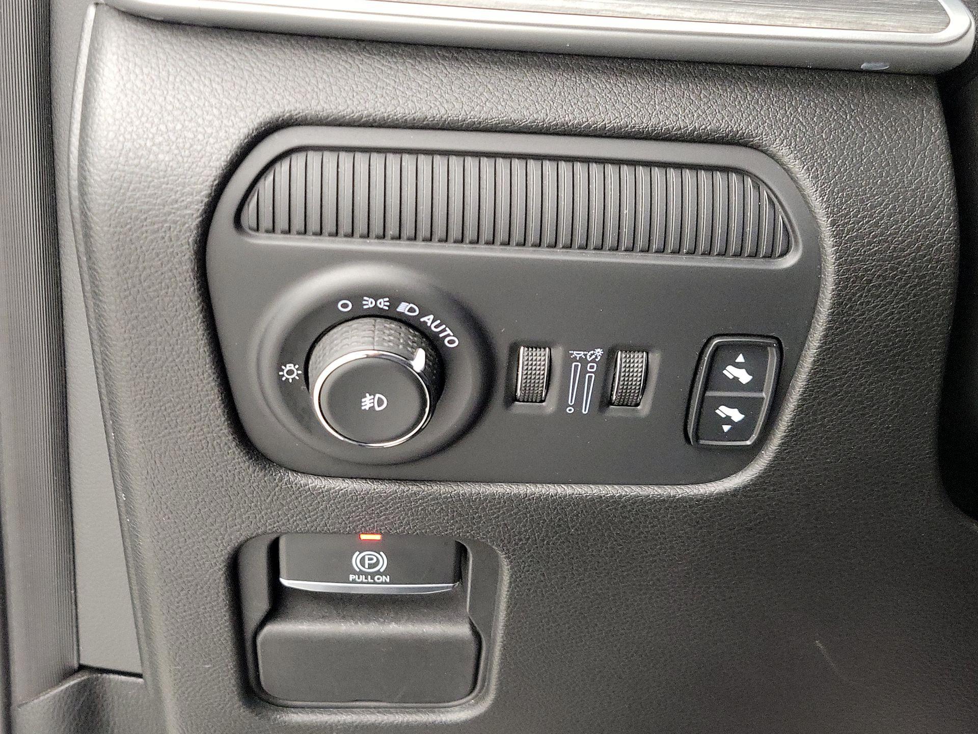 Thumbnail: 2024 Jeep Wagoneer - 13