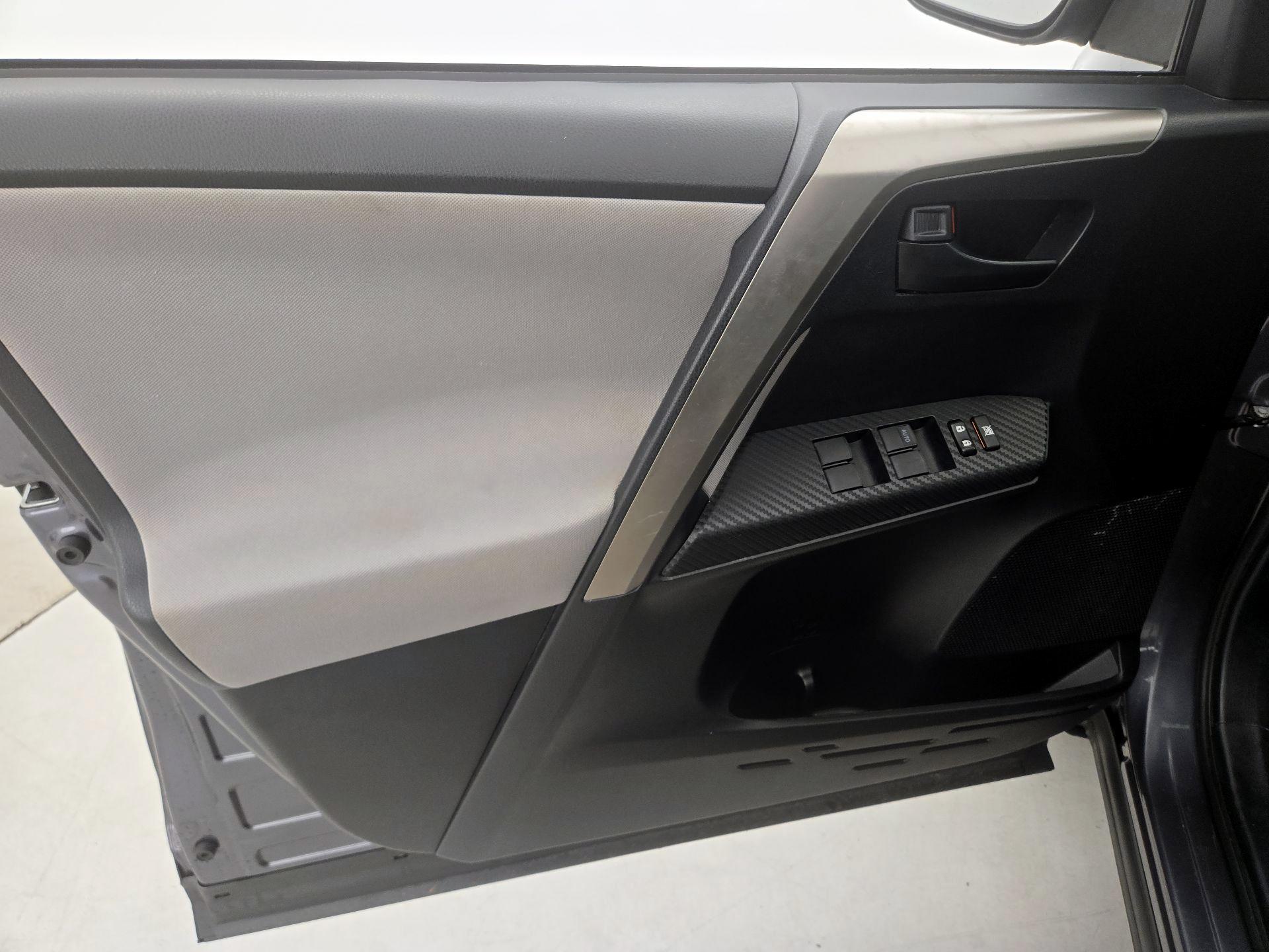 Thumbnail: 2015 Toyota RAV4 - 12