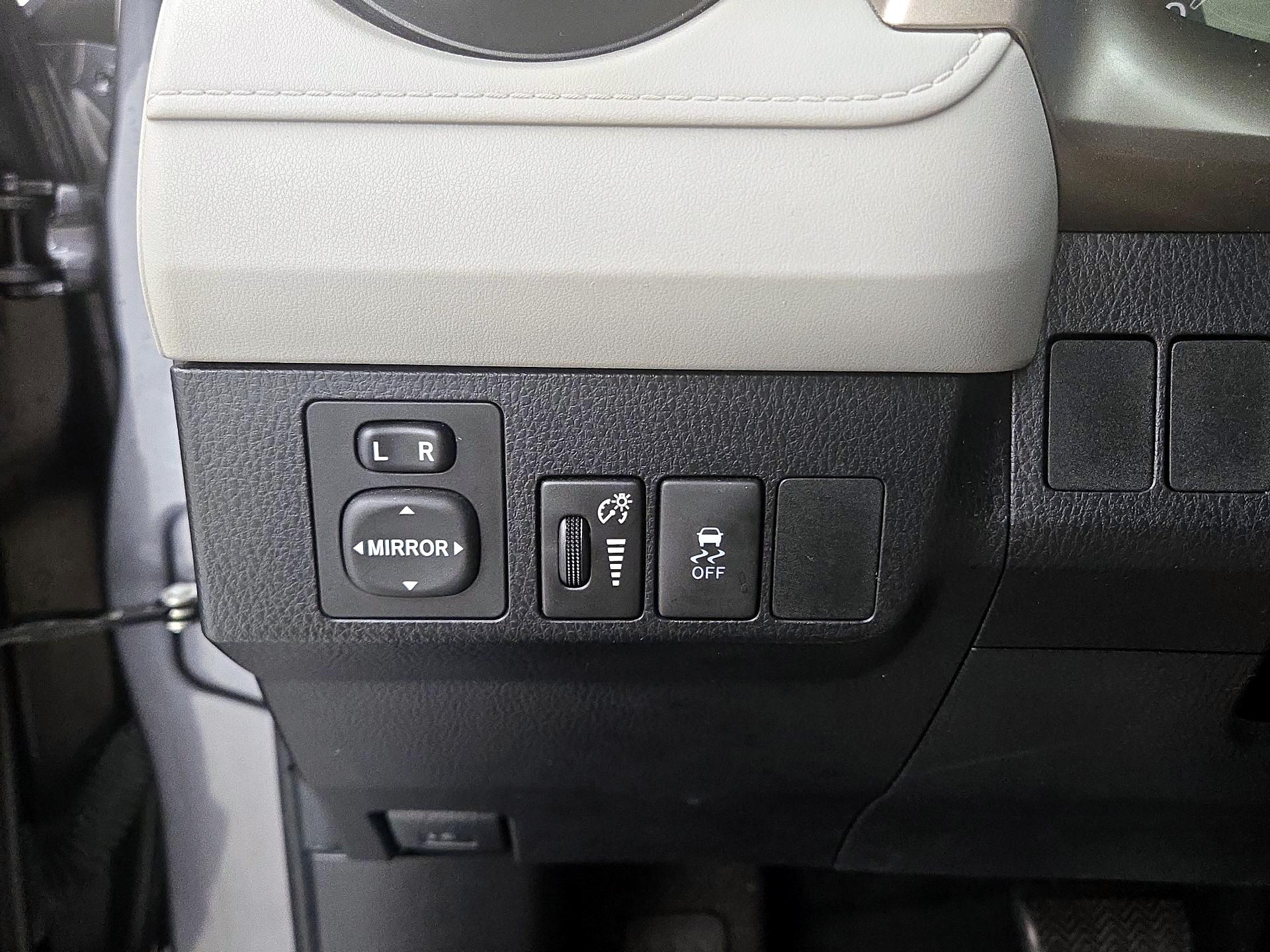 Thumbnail: 2015 Toyota RAV4 - 13